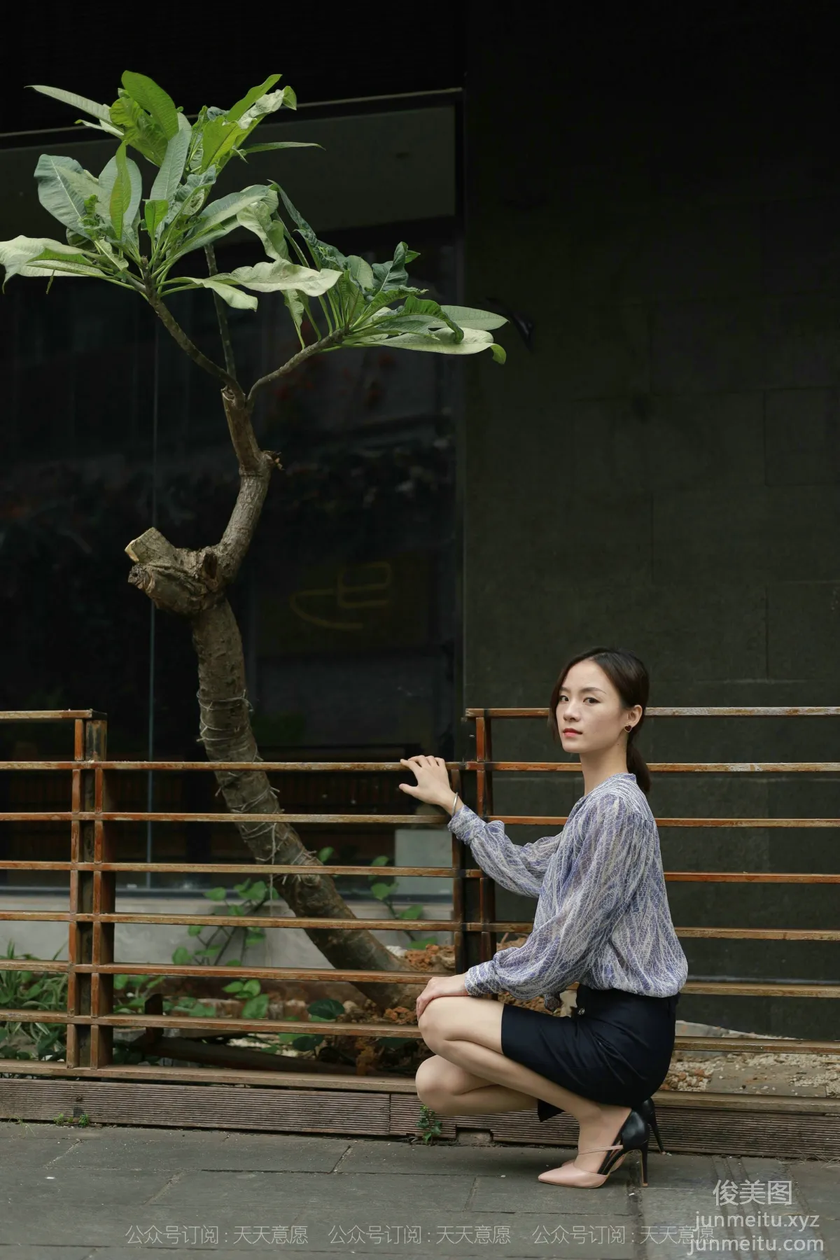 [IESS] 2021.10.23 Silk Enjoyer 955: Xiao Liu, Take You for a Walk [91P] photo 61