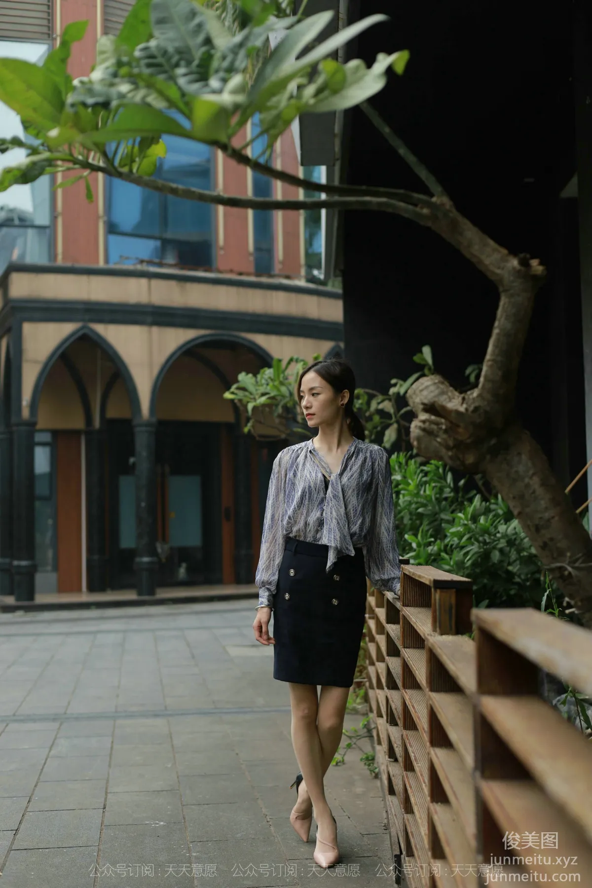 [IESS] 2021.10.23 Silk Enjoyer 955: Xiao Liu, Take You for a Walk [91P] photo 68