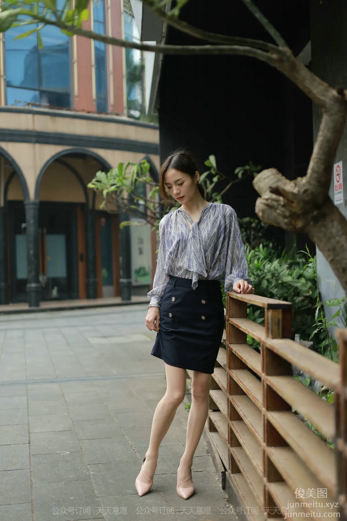 [IESS] 2021.10.23 Silk Enjoyer 955: Xiao Liu, Take You for a Walk [91P] photo 71