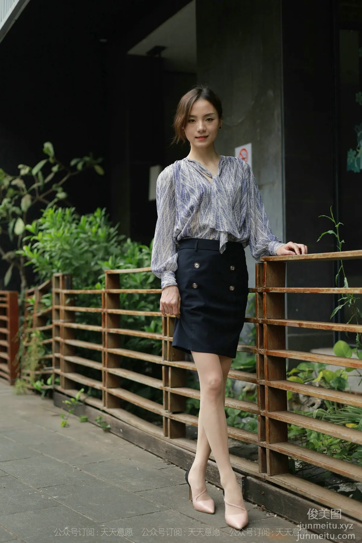 [IESS] 2021.10.23 Silk Enjoyer 955: Xiao Liu, Take You for a Walk [91P] photo 73