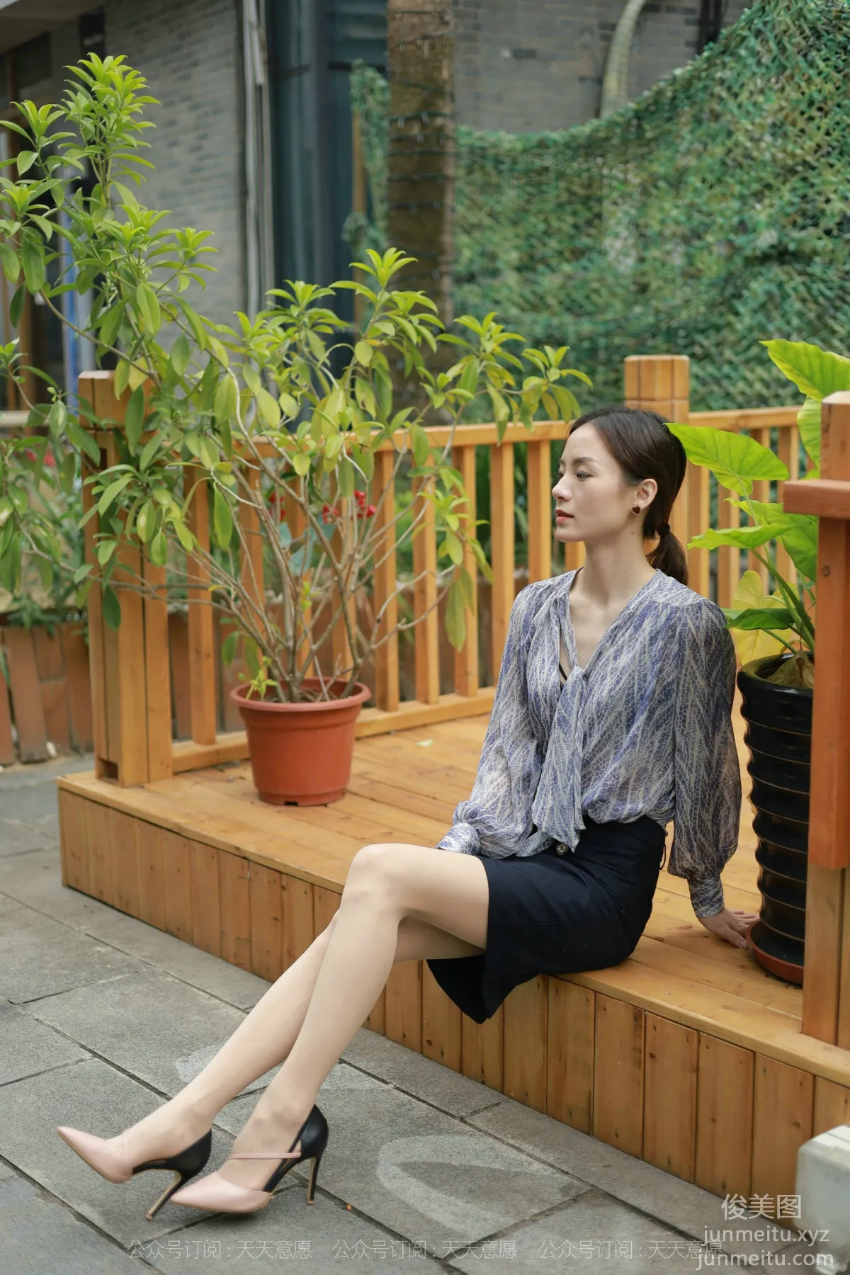 [IESS] 2021.10.23 Silk Enjoyer 955: Xiao Liu, Take You for a Walk [91P] photo 77