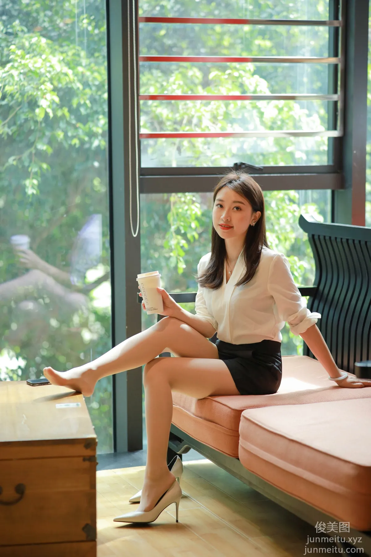 [IESS] 2021.11.03 Silk Enjoyer 964: Xiao Jie, Beauty on the Sofa [100P] photo 7