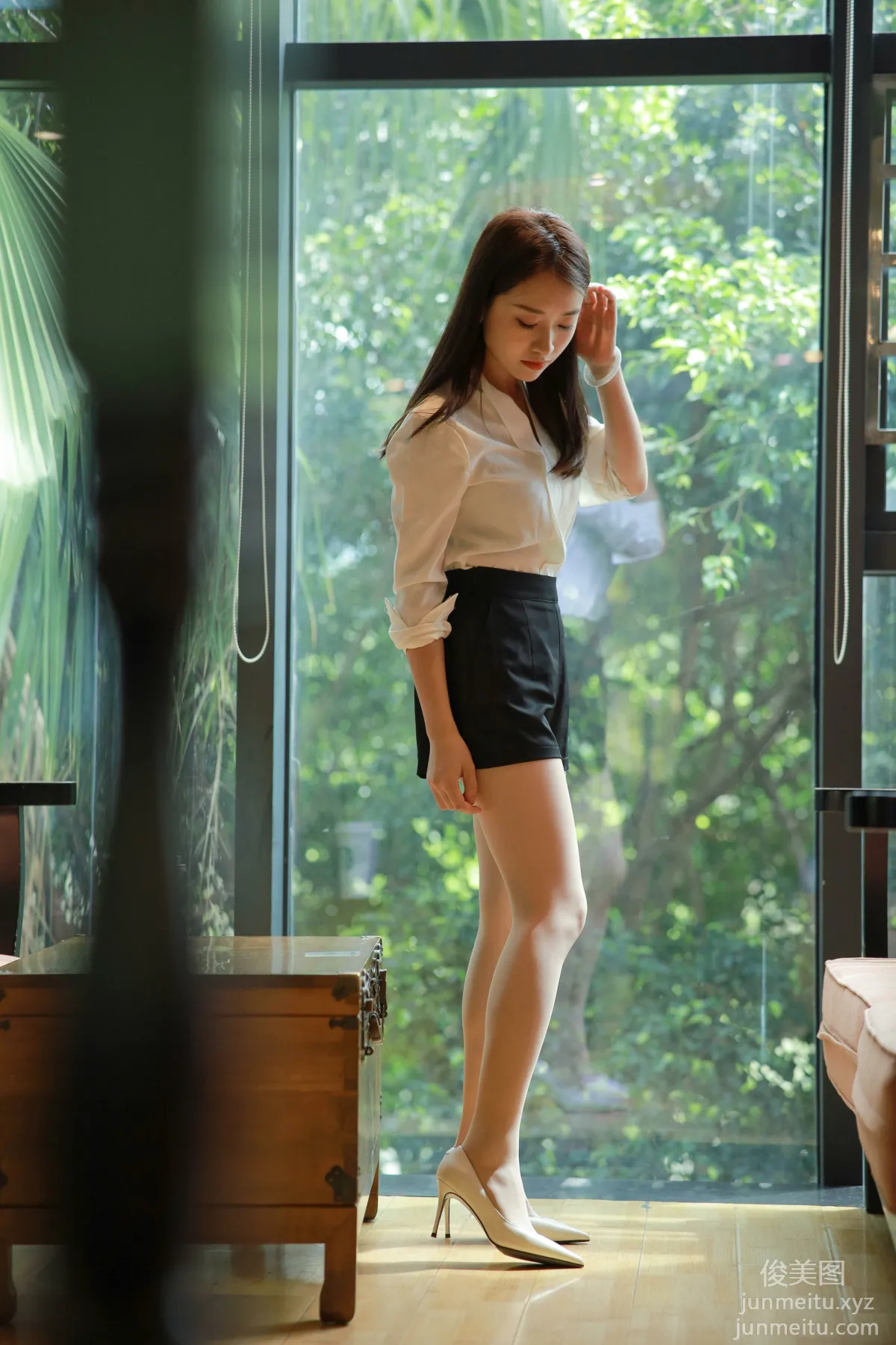 [IESS] 2021.11.03 Silk Enjoyer 964: Xiao Jie, Beauty on the Sofa [100P] photo 40