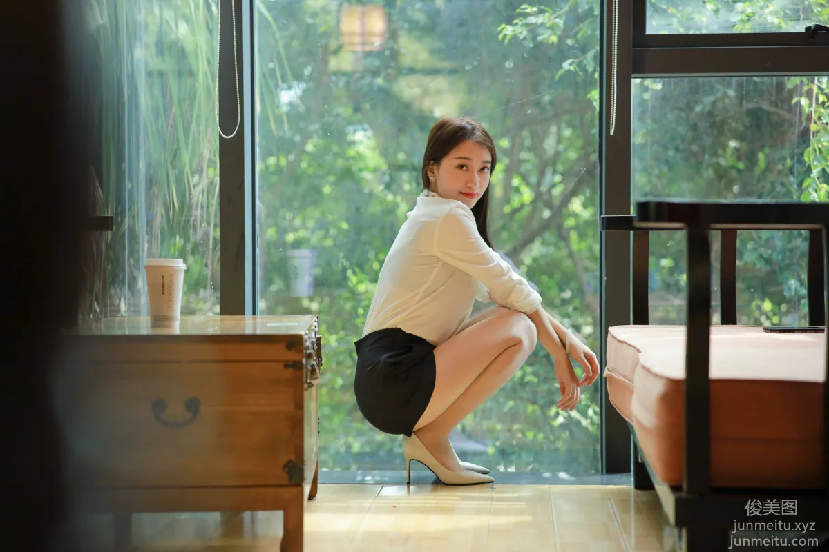 [IESS] 2021.11.03 Silk Enjoyer 964: Xiao Jie, Beauty on the Sofa [100P] photo 46