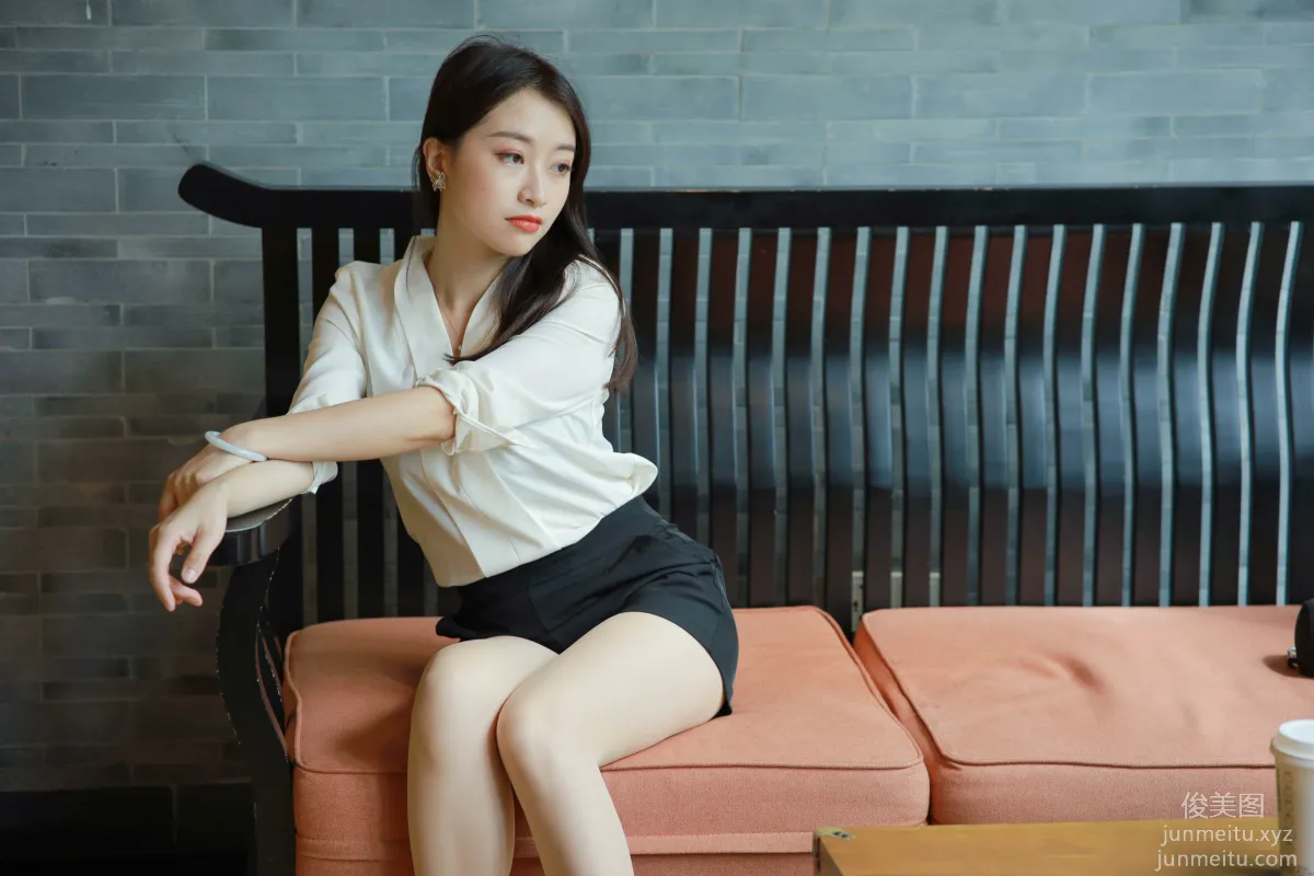 [IESS] 2021.11.03 Silk Enjoyer 964: Xiao Jie, Beauty on the Sofa [100P] photo 51