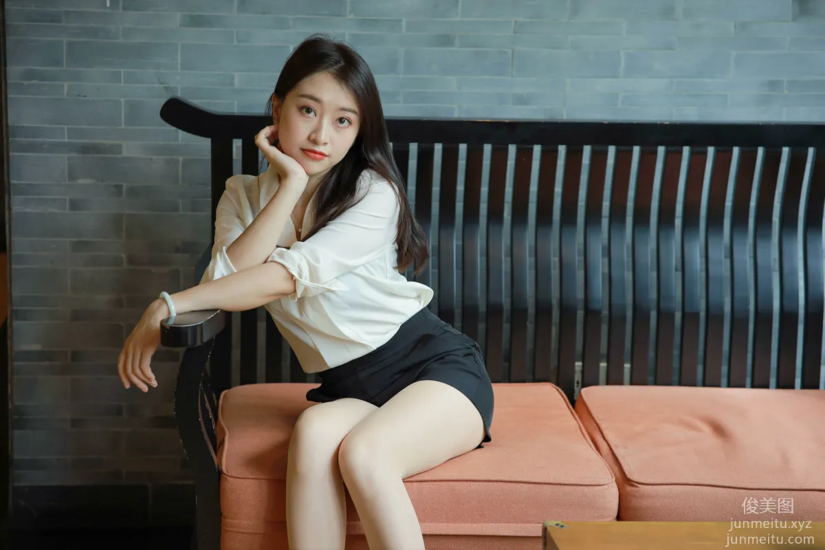 [IESS] 2021.11.03 Silk Enjoyer 964: Xiao Jie, Beauty on the Sofa [100P] photo 52