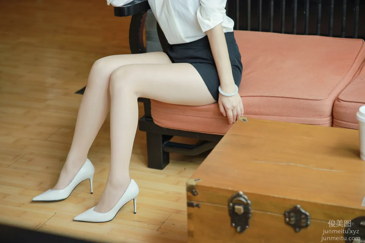 [IESS] 2021.11.03 Silk Enjoyer 964: Xiao Jie, Beauty on the Sofa [100P] photo 57