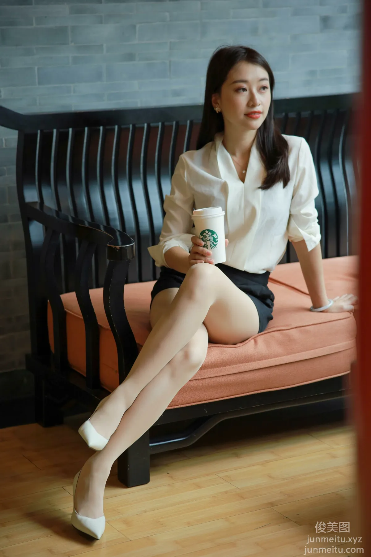 [IESS] 2021.11.03 Silk Enjoyer 964: Xiao Jie, Beauty on the Sofa [100P] photo 60