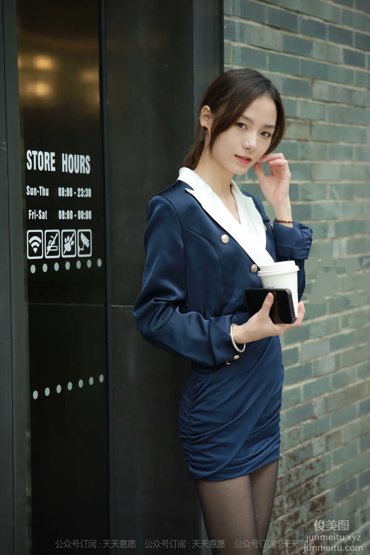[IESS] 2021.11.05 Silk Enjoyer 966: Xiao Liu, Sexy Bodycon Professional Attire [87P] photo 4