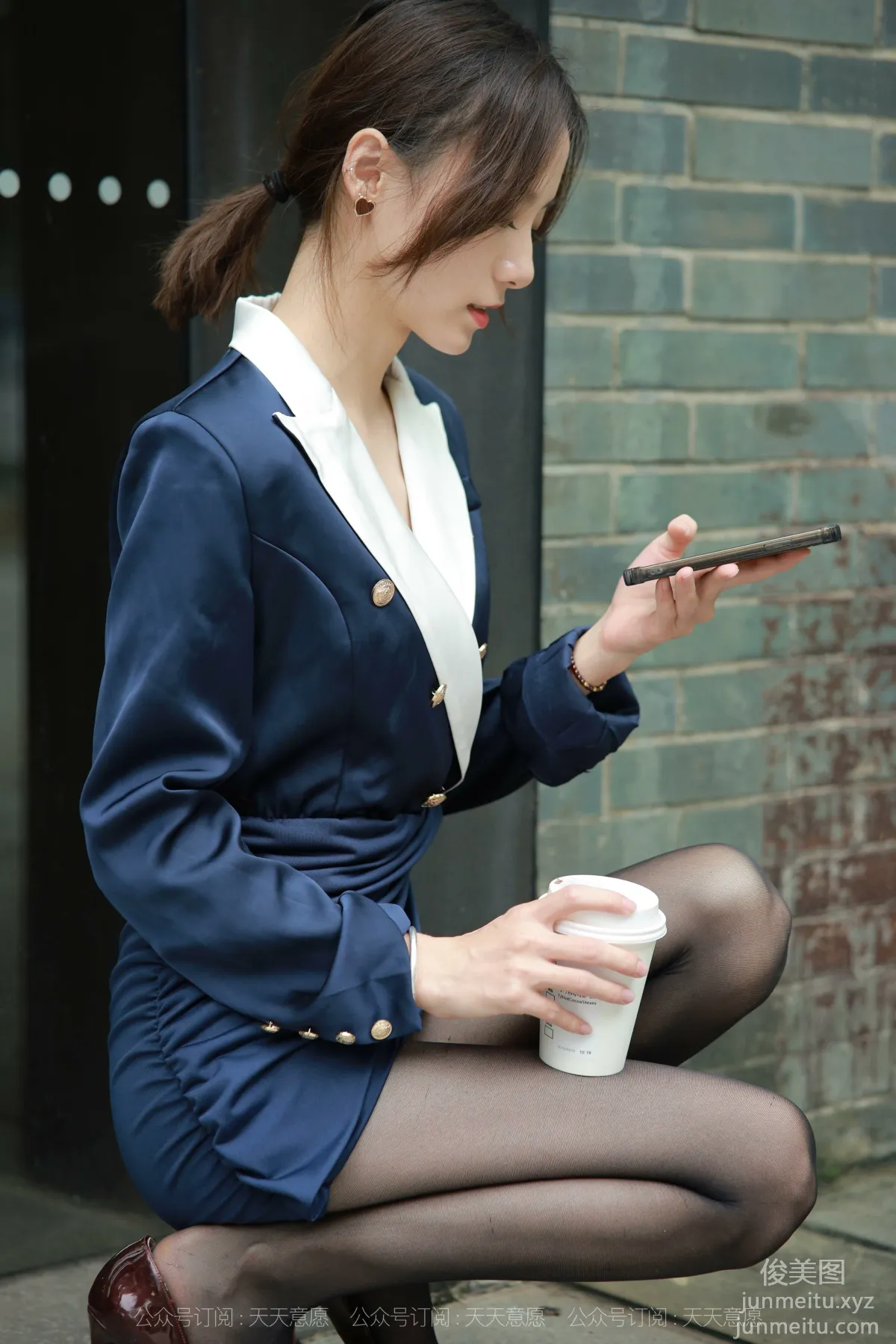 [IESS] 2021.11.05 Silk Enjoyer 966: Xiao Liu, Sexy Bodycon Professional Attire [87P] photo 8