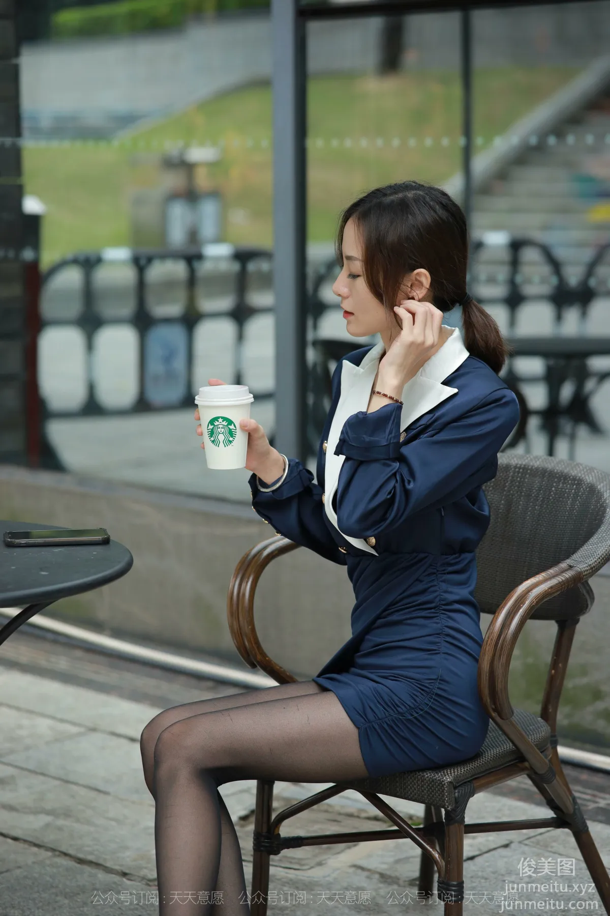 [IESS] 2021.11.05 Silk Enjoyer 966: Xiao Liu, Sexy Bodycon Professional Attire [87P] photo 16