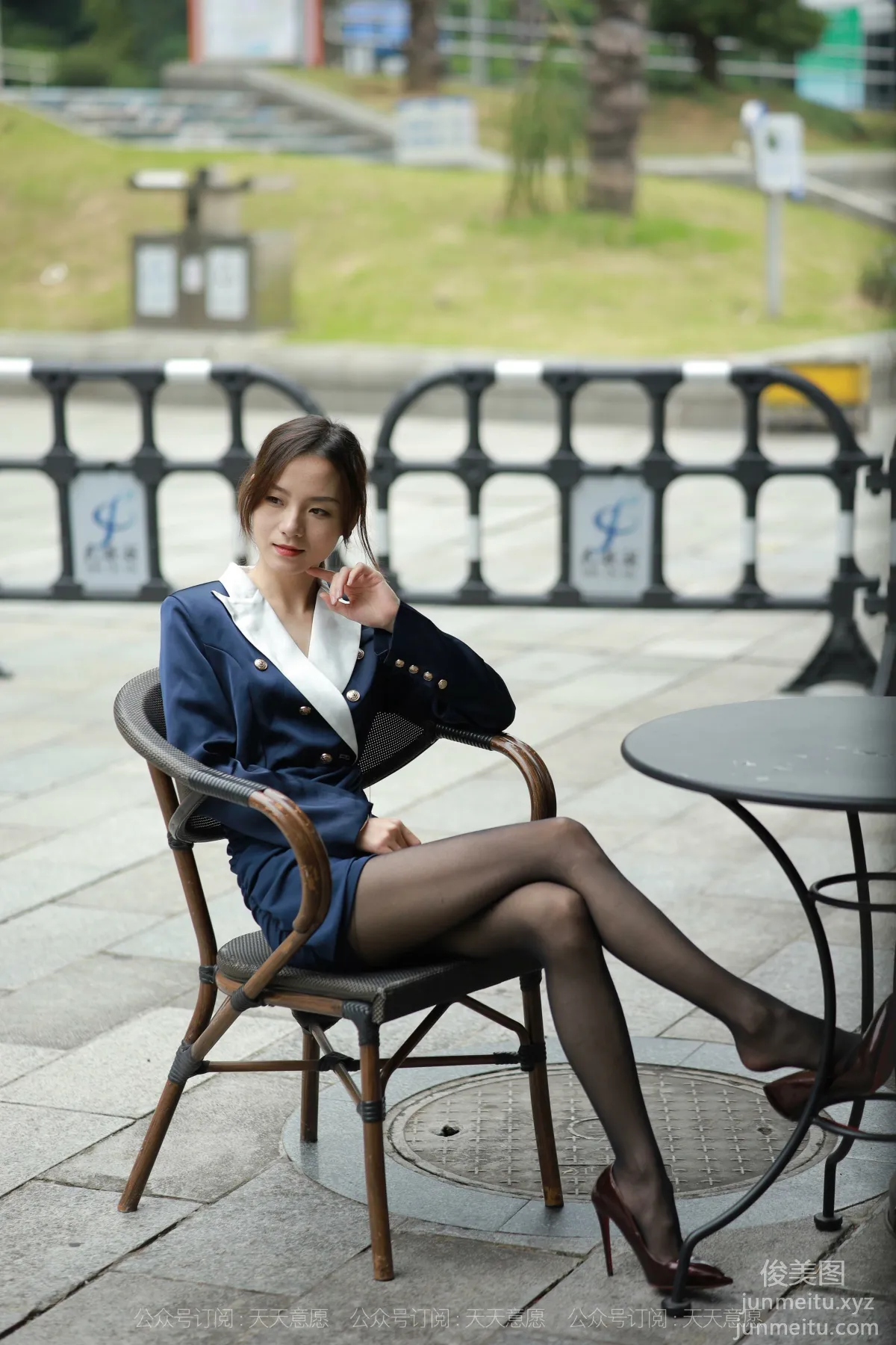 [IESS] 2021.11.05 Silk Enjoyer 966: Xiao Liu, Sexy Bodycon Professional Attire [87P] photo 69