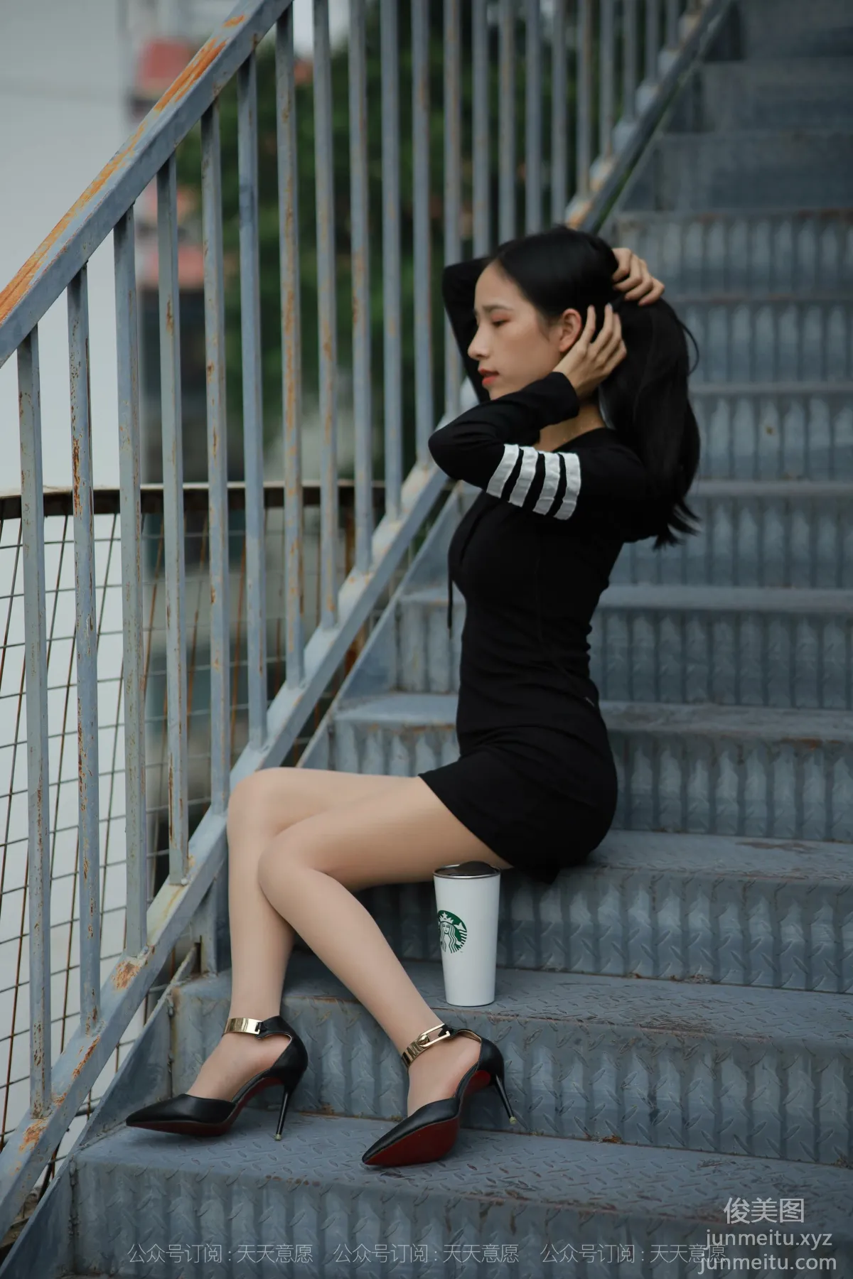 [IESS] 2021.11.06 Silk Enjoyer 967: Mei Zi, Long Legs on the Rooftop [77P] photo 13