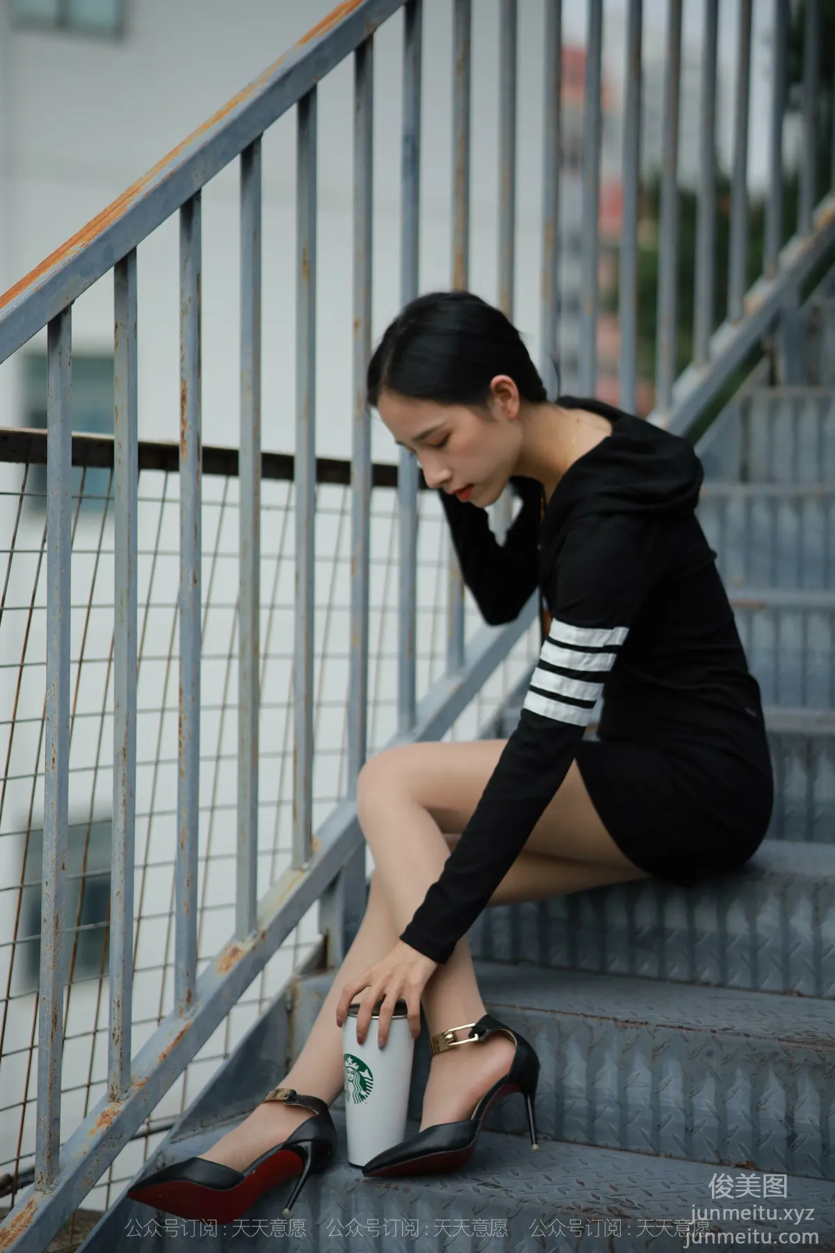 [IESS] 2021.11.06 Silk Enjoyer 967: Mei Zi, Long Legs on the Rooftop [77P] photo 15