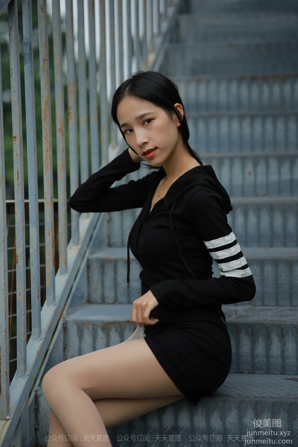 [IESS] 2021.11.06 Silk Enjoyer 967: Mei Zi, Long Legs on the Rooftop [77P] photo 18