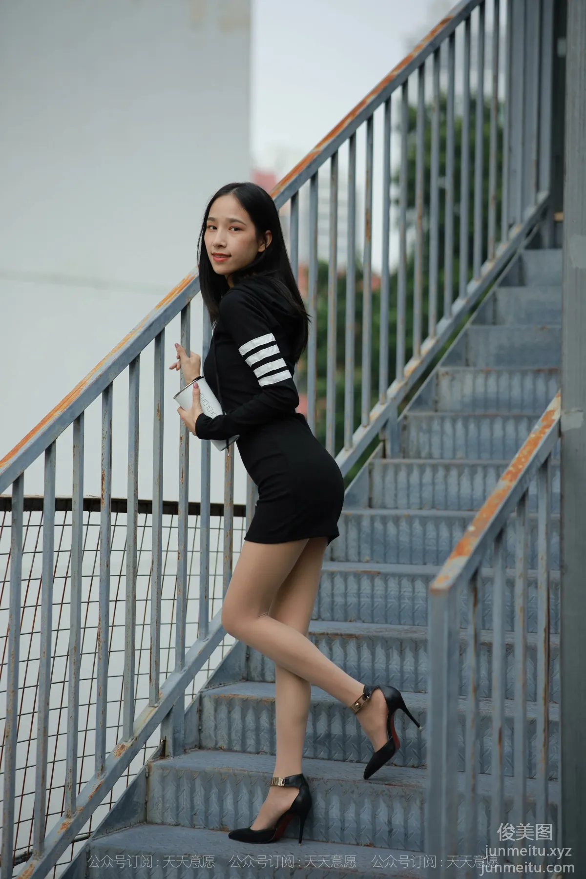 [IESS] 2021.11.06 Silk Enjoyer 967: Mei Zi, Long Legs on the Rooftop [77P] photo 25