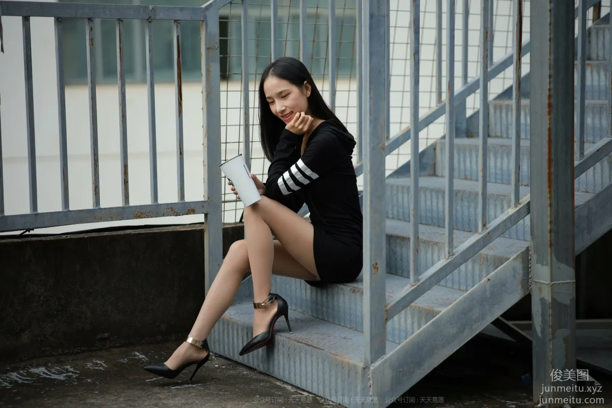 [IESS] 2021.11.06 Silk Enjoyer 967: Mei Zi, Long Legs on the Rooftop [77P] photo 33