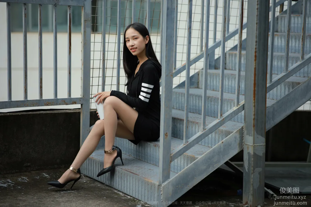 [IESS] 2021.11.06 Silk Enjoyer 967: Mei Zi, Long Legs on the Rooftop [77P] photo 34