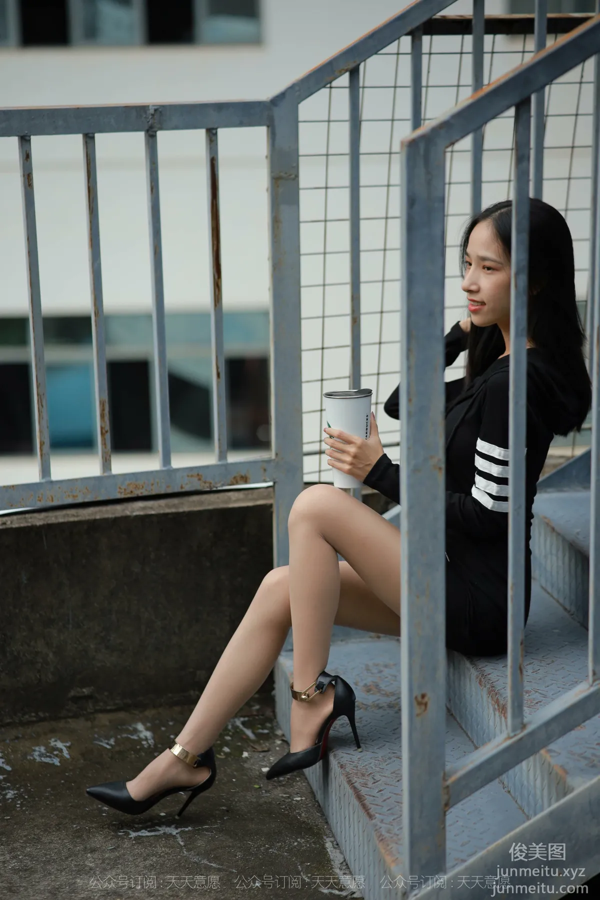 [IESS] 2021.11.06 Silk Enjoyer 967: Mei Zi, Long Legs on the Rooftop [77P] photo 36