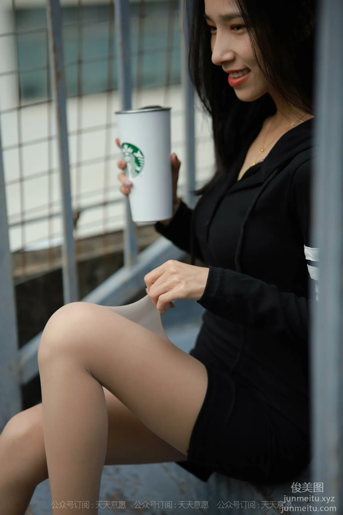 [IESS] 2021.11.06 Silk Enjoyer 967: Mei Zi, Long Legs on the Rooftop [77P] photo 38