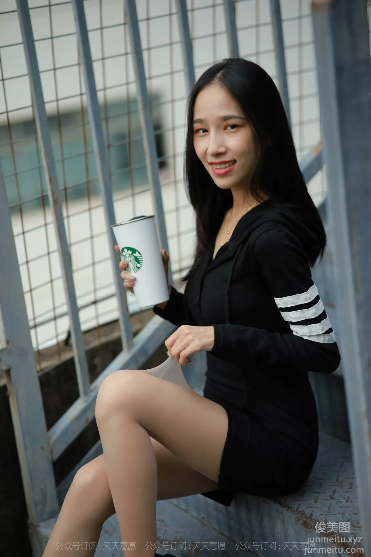 [IESS] 2021.11.06 Silk Enjoyer 967: Mei Zi, Long Legs on the Rooftop [77P] photo 39