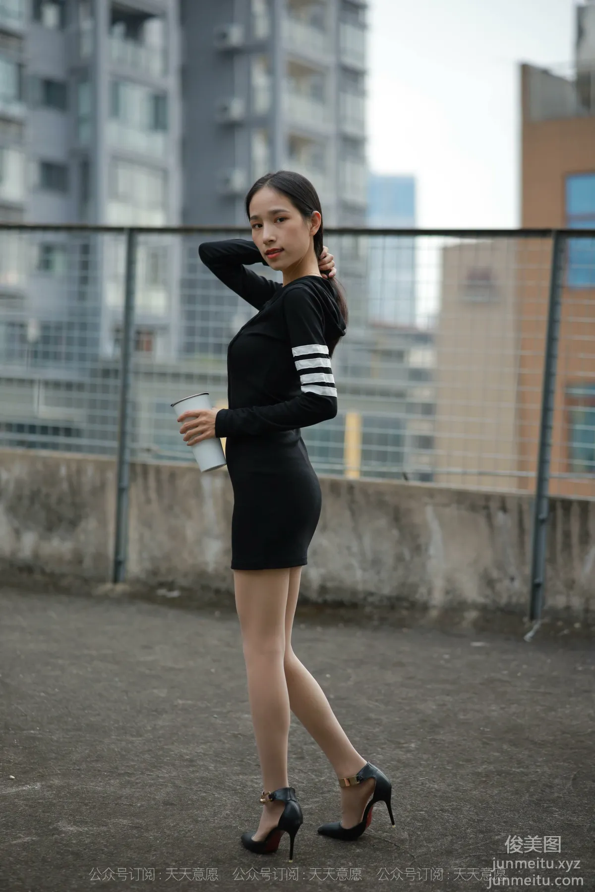 [IESS] 2021.11.06 Silk Enjoyer 967: Mei Zi, Long Legs on the Rooftop [77P] photo 50