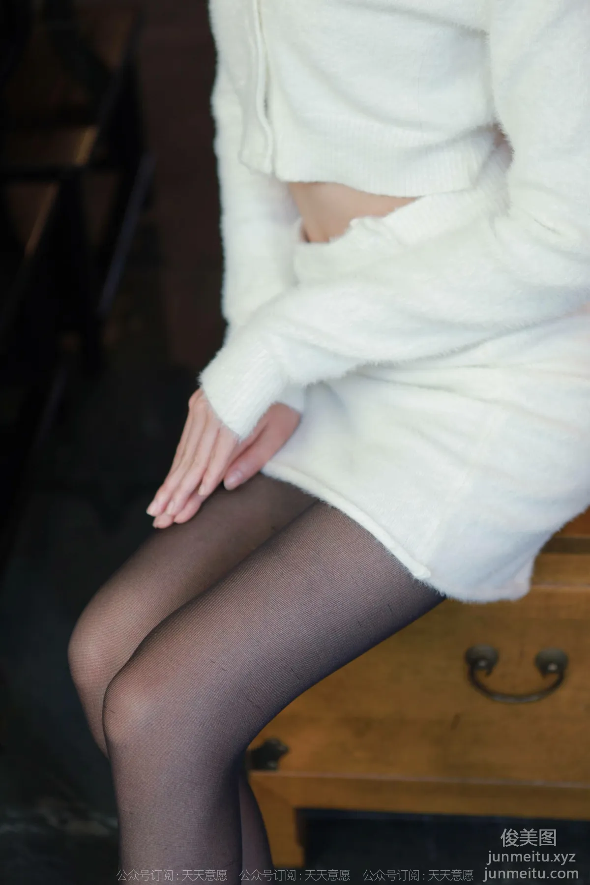 [IESS] 2022.01.27 Silk Enjoyer 993: Tuan Tuan, White Skirt and Long Legs in the Sun [93P] photo 58