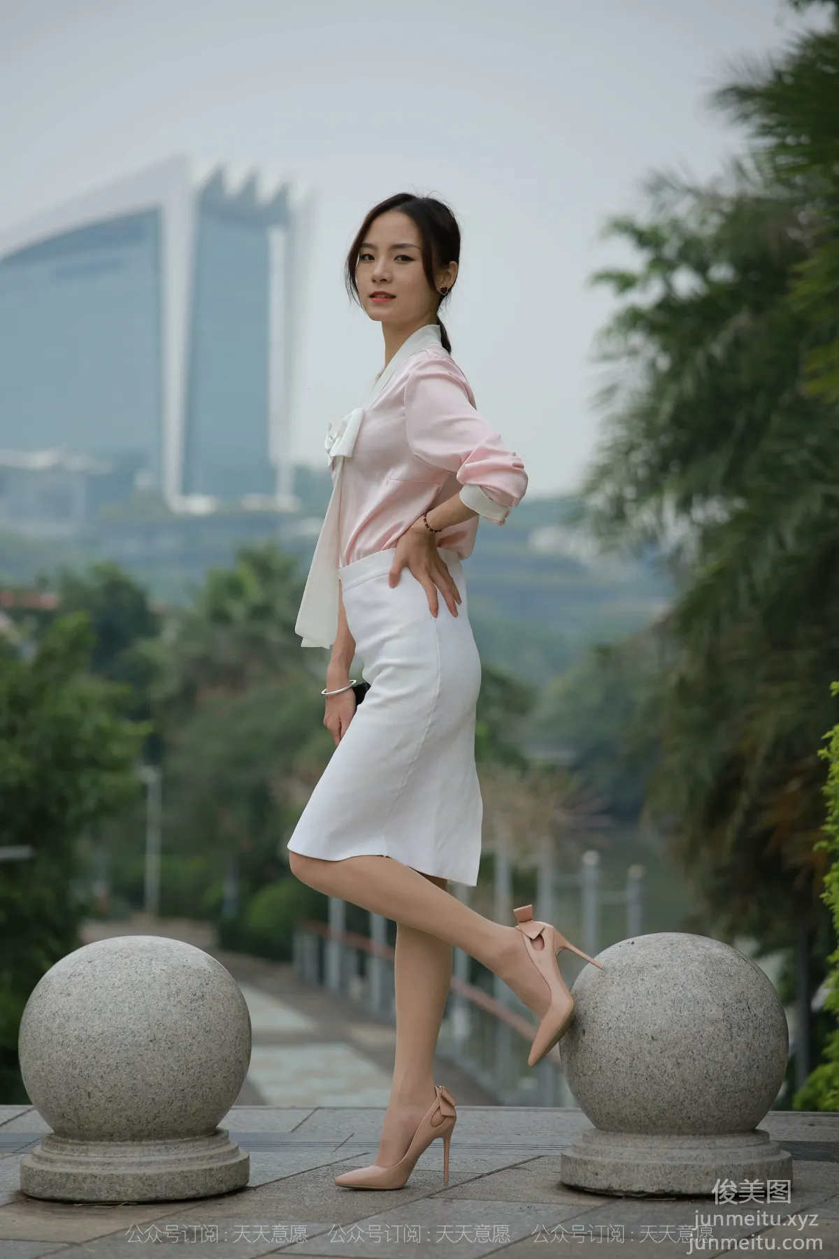 [IESS] 2021.11.11 Silk Enjoyer 971: Xiao Liu, City Beauty [90P] photo 16