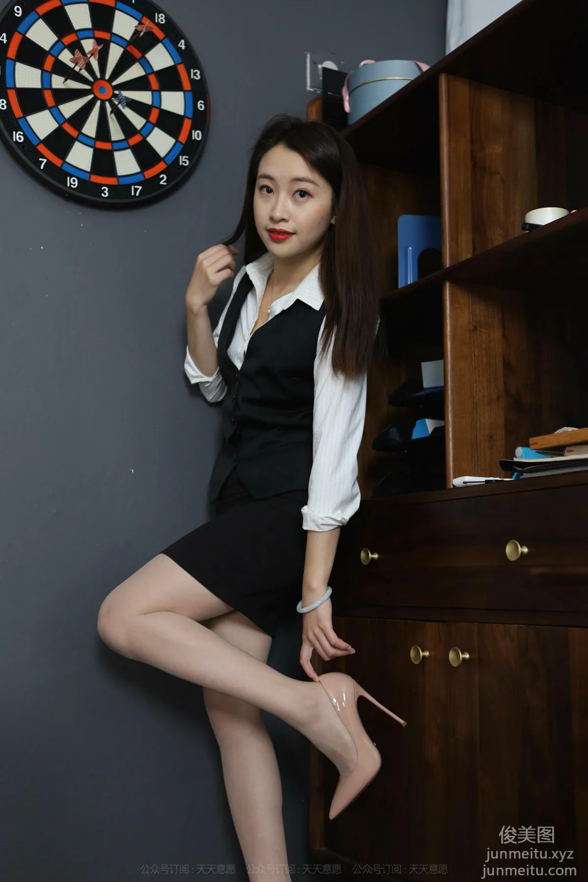 [IESS] 2021.11.12 Silk Enjoyer 972: Xiao Jie, Accompany You Working Overtime on the Weekend [94P] photo 47