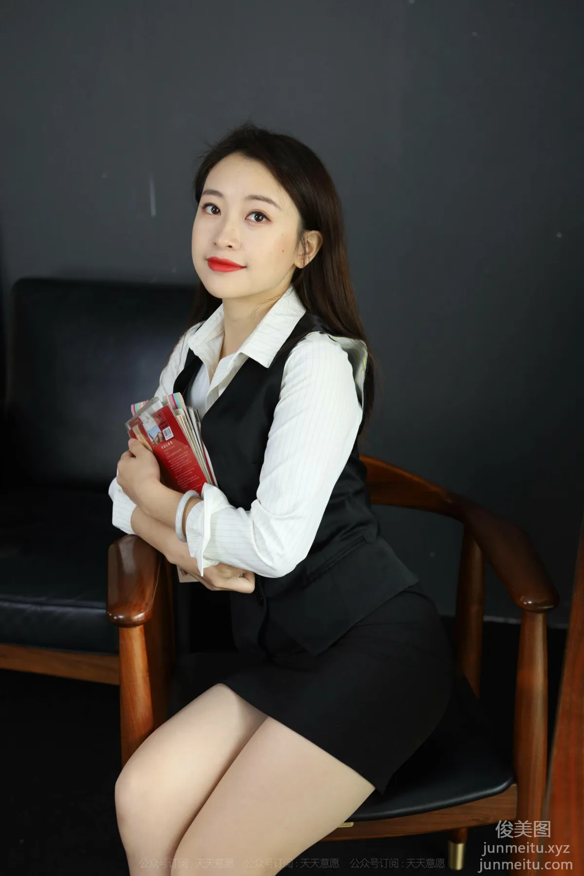 [IESS] 2021.11.12 Silk Enjoyer 972: Xiao Jie, Accompany You Working Overtime on the Weekend [94P] photo 90