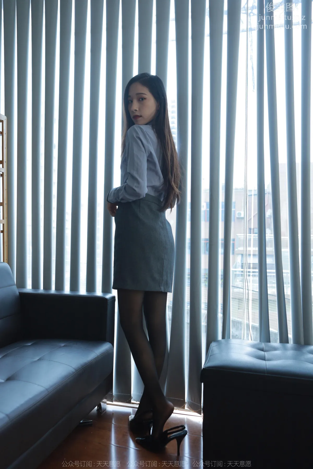 [IESS] 2022.11.27 Silk Enjoyer 1281 Mei Zi, Black Stockings and Gray Skirt [88P] photo 25