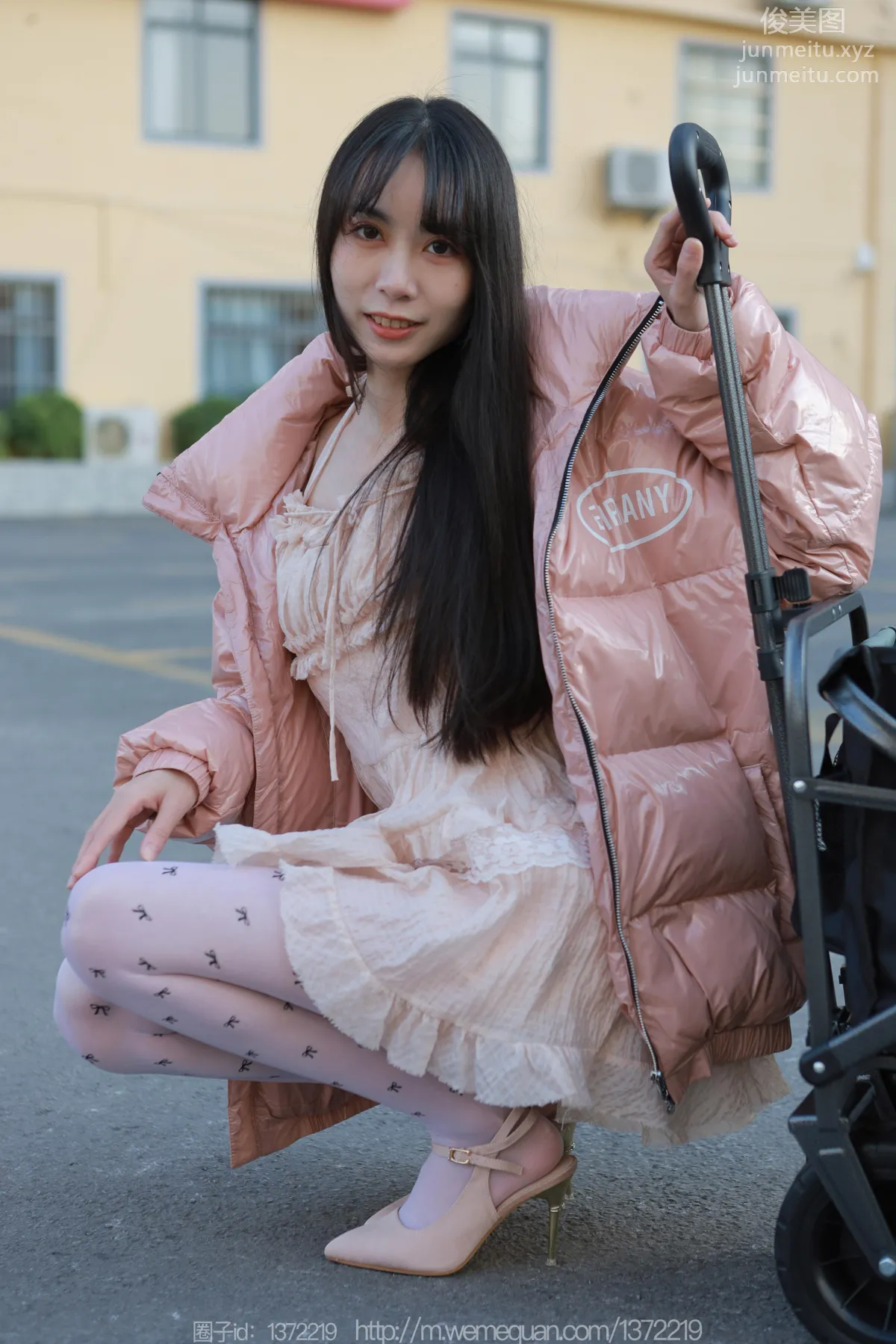 [IESS] 2022.12.23 Silk Enjoyer 1307 Tuan Tuan, Long Legs Pushing the Cart [84P] photo 2