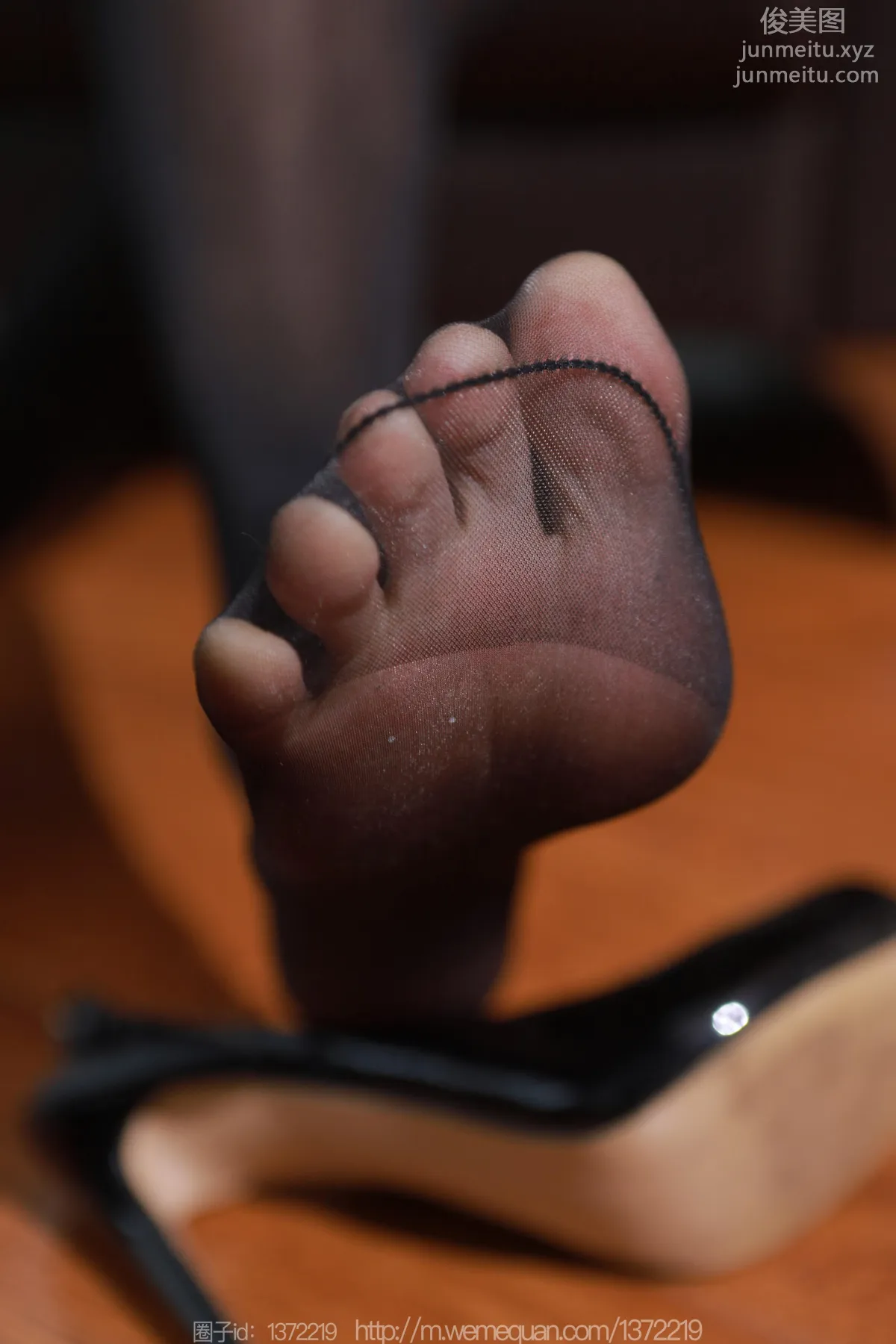 [IESS] 2022.12.27 Silk Enjoyer 1311 Xiao Bao, Shiny Black Stockings [87P] photo 15