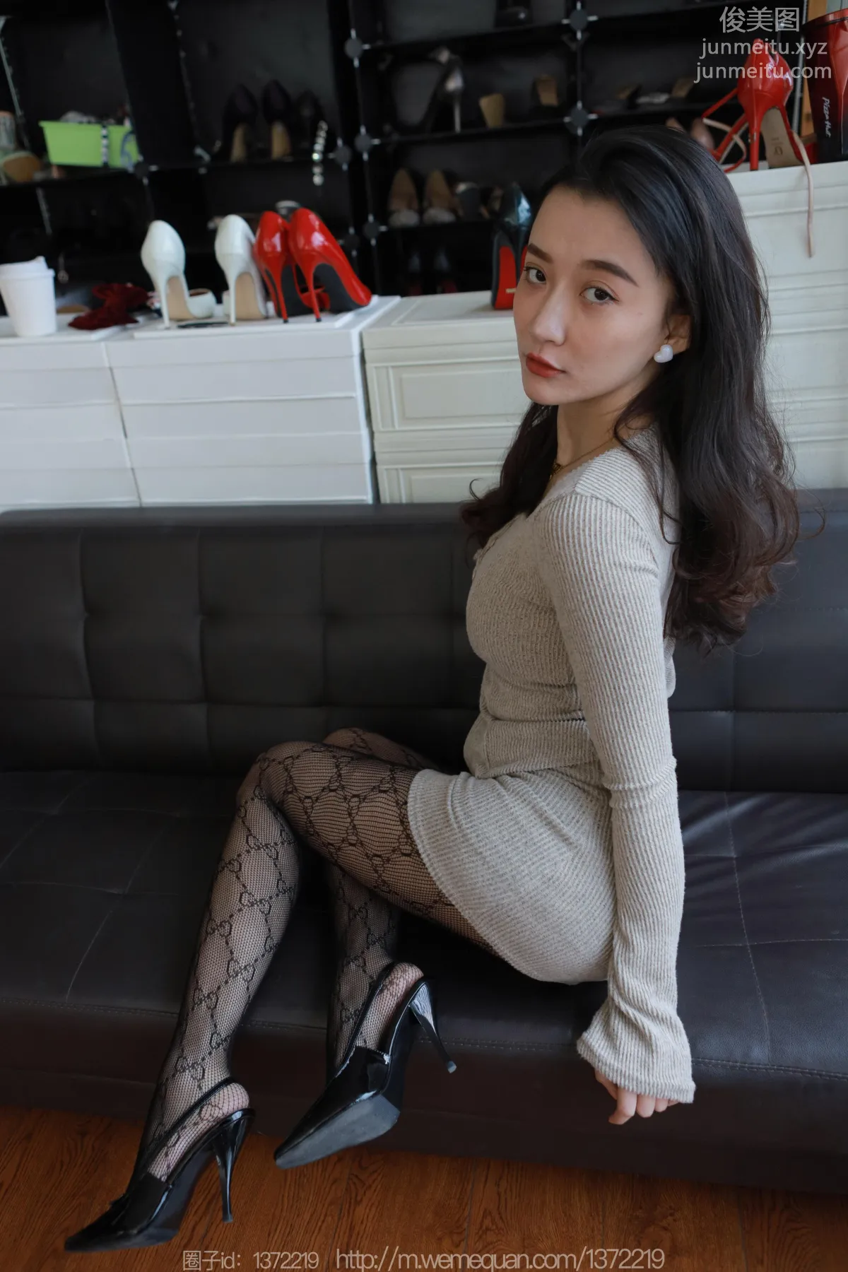 [IESS] 2023.01.04 Silk Enjoyer 1319 IESS Qiuqiu, Cutout Black Stockings [85P] photo 6