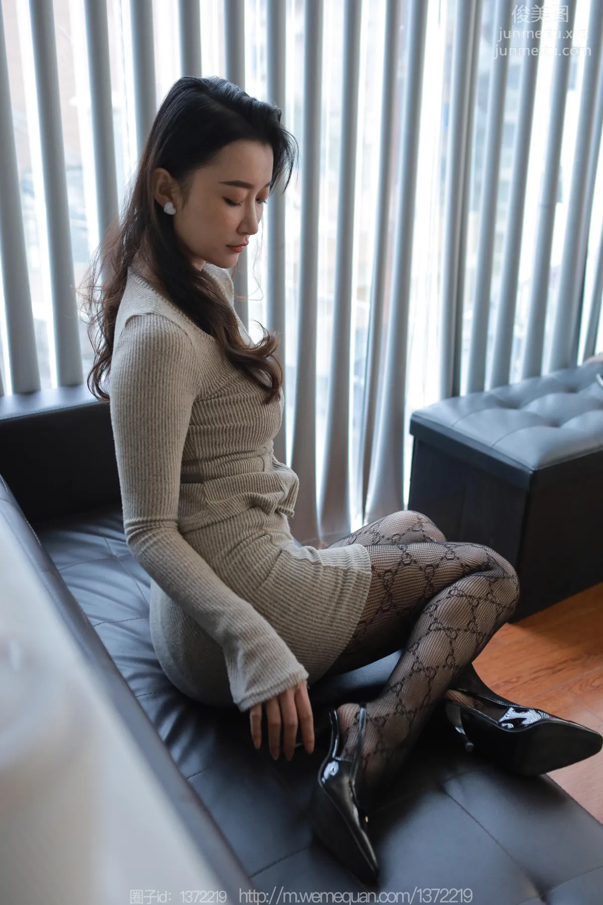 [IESS] 2023.01.04 Silk Enjoyer 1319 IESS Qiuqiu, Cutout Black Stockings [85P] photo 10