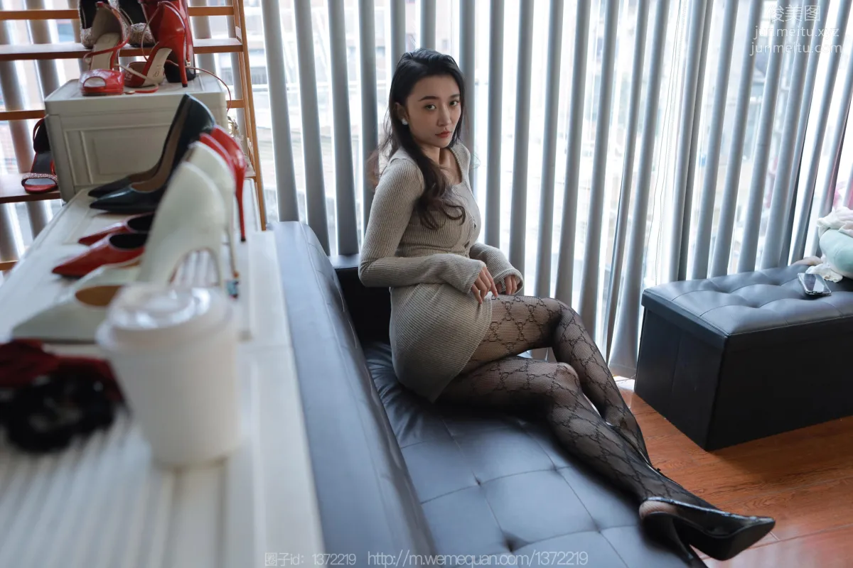 [IESS] 2023.01.04 Silk Enjoyer 1319 IESS Qiuqiu, Cutout Black Stockings [85P] photo 12
