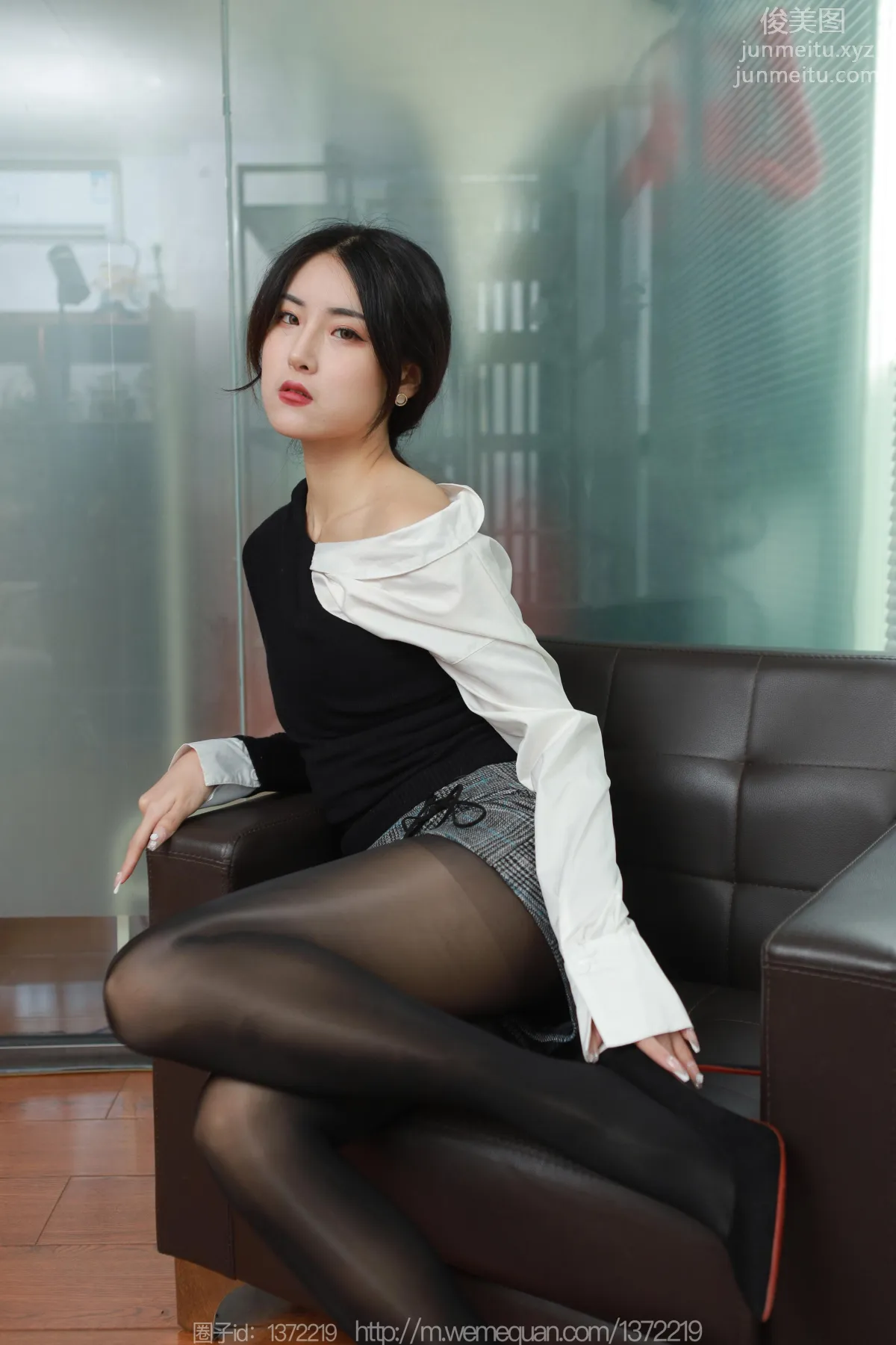 [IESS] 2023.01.27 Silk Enjoyer 1342 Xiao Bao, Glossy High Heels [86P] photo 23