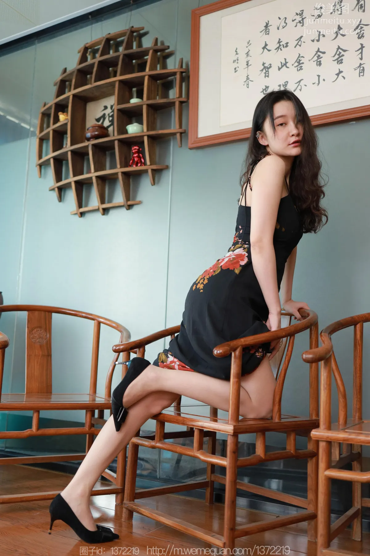 [IESS] 2023.04.14 Silk Enjoyer 1421 Qiuqiu, Woman in Floral Dress [86P] photo 13
