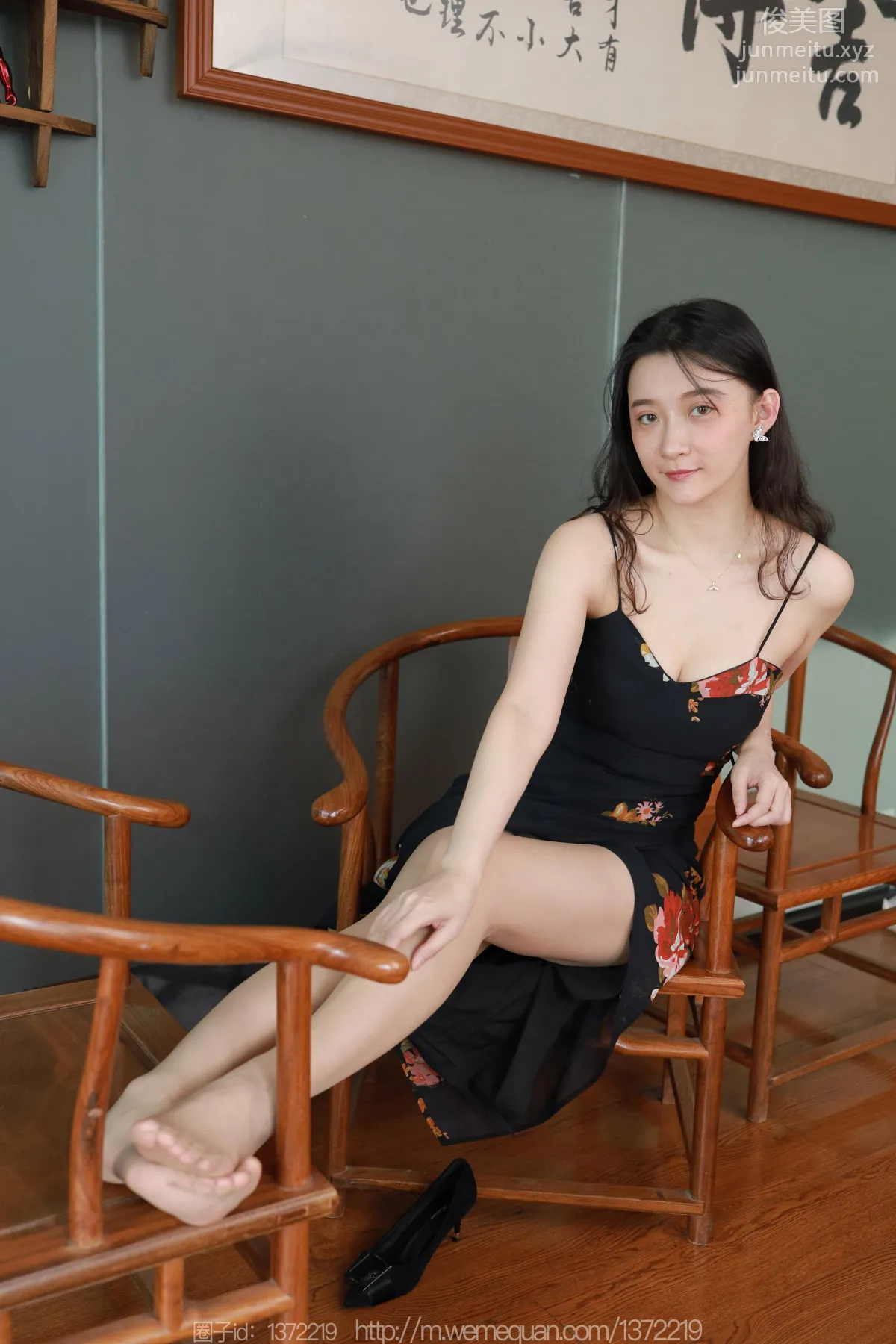 [IESS] 2023.04.14 Silk Enjoyer 1421 Qiuqiu, Woman in Floral Dress [86P] photo 26