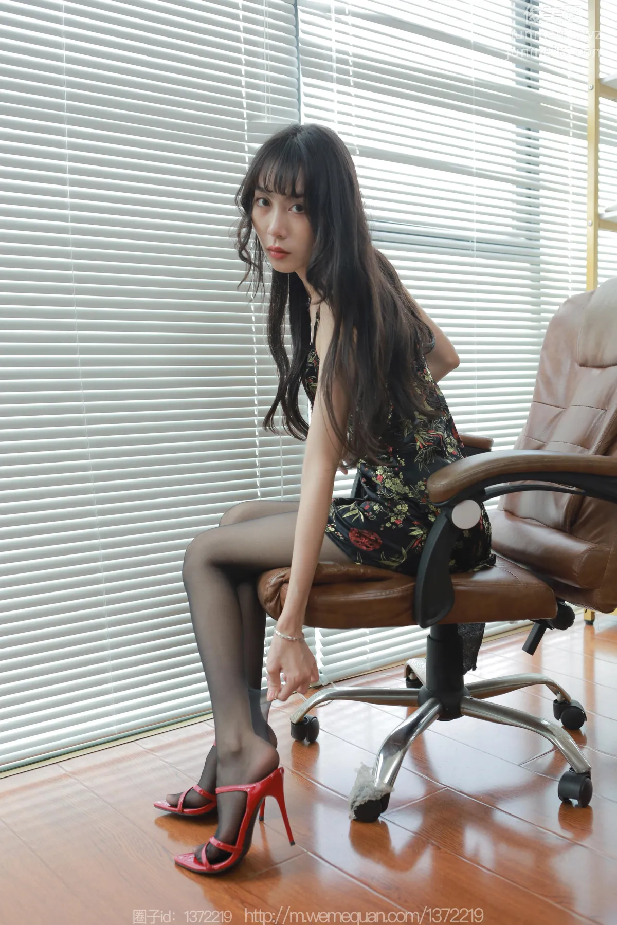 [IESS] 2023.07.20 Silk Enjoyer 1485 Tuan Tuan, Long Legs [78P] photo 27