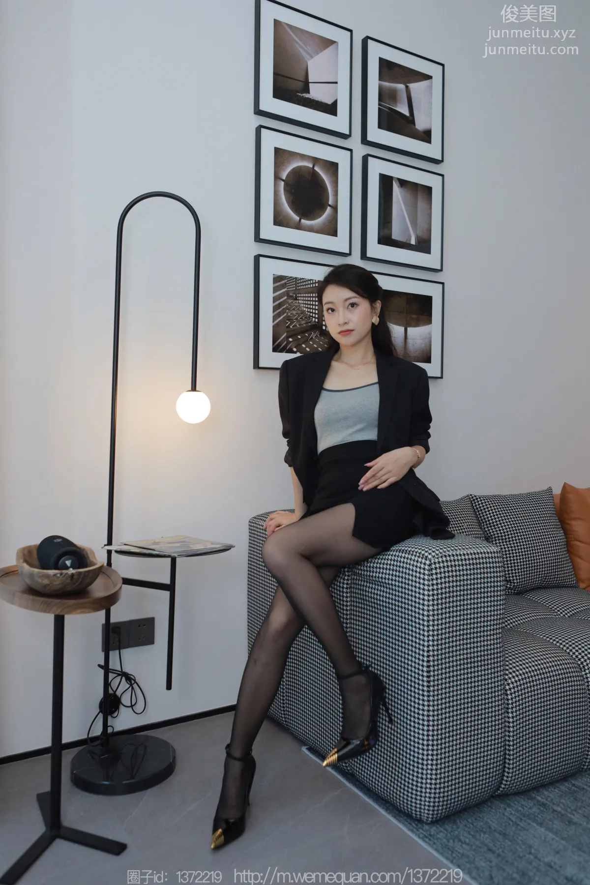 [IESS] 2023.07.27 Silk Enjoyer 1491 Xiao Jie, Black and Gold High Heels [82P] photo 2