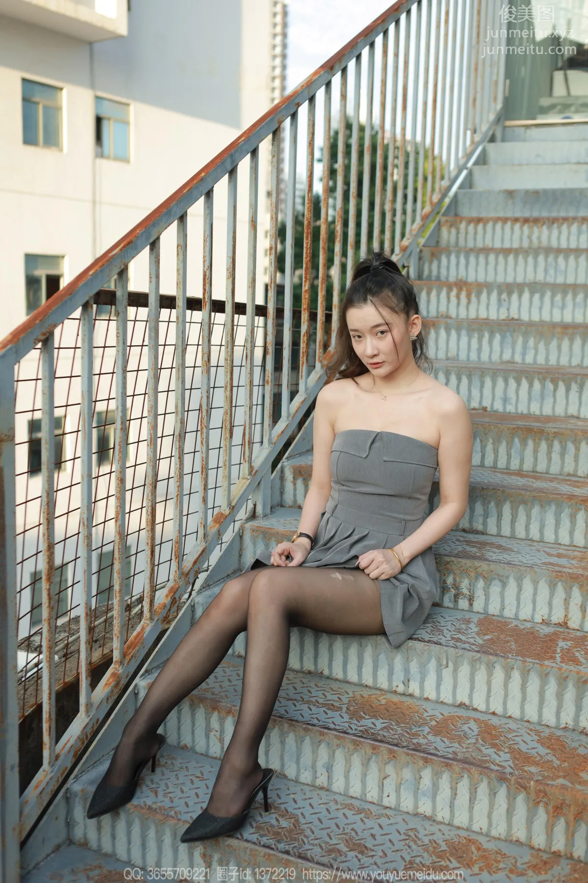 [IESS] 2023.11.01 Silk Enjoyer 1574 Qiuqiu, Gray Little Dress [78P] photo 2