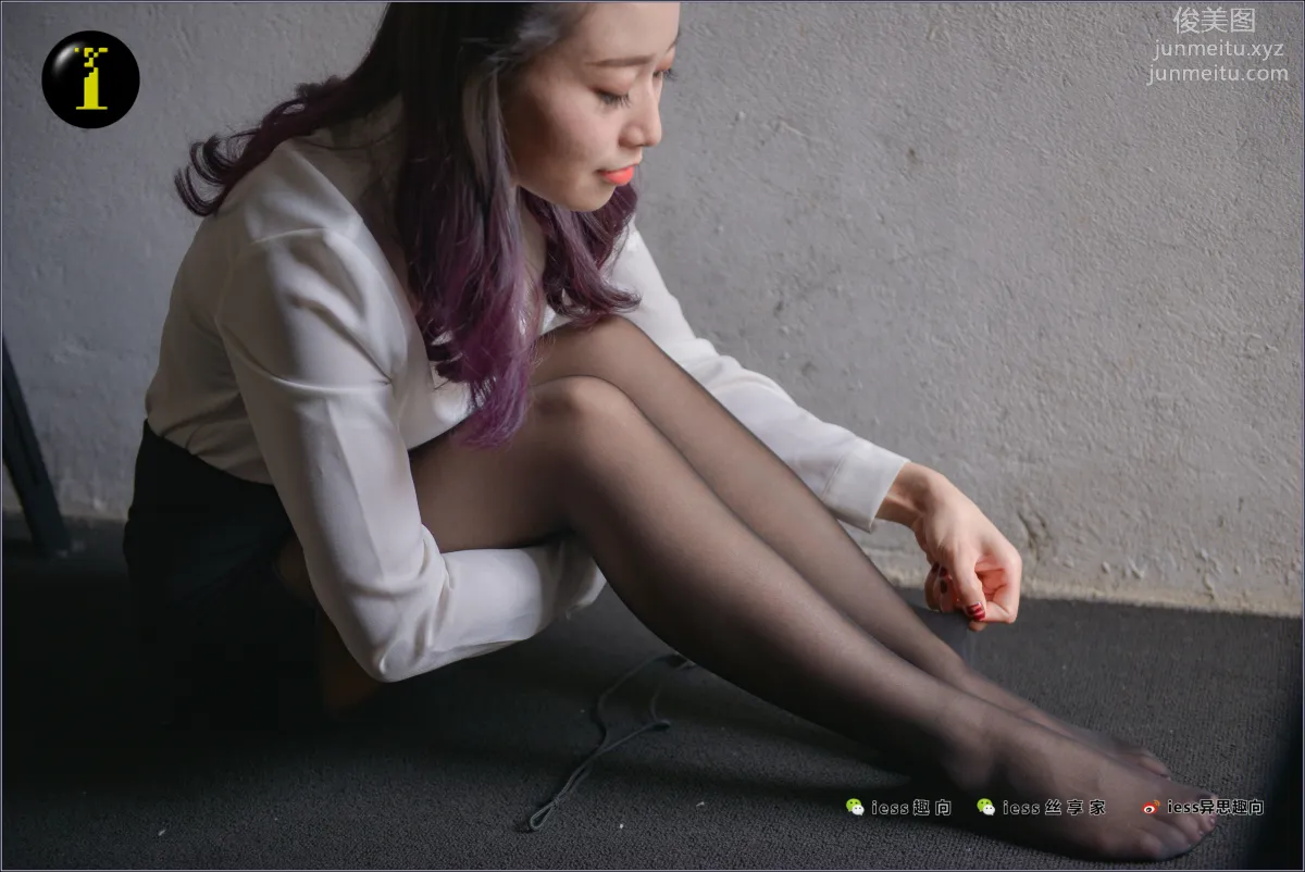 [IESS] Pu Hui Collection 008, Fan Meimei Putting On Stockings photo 1