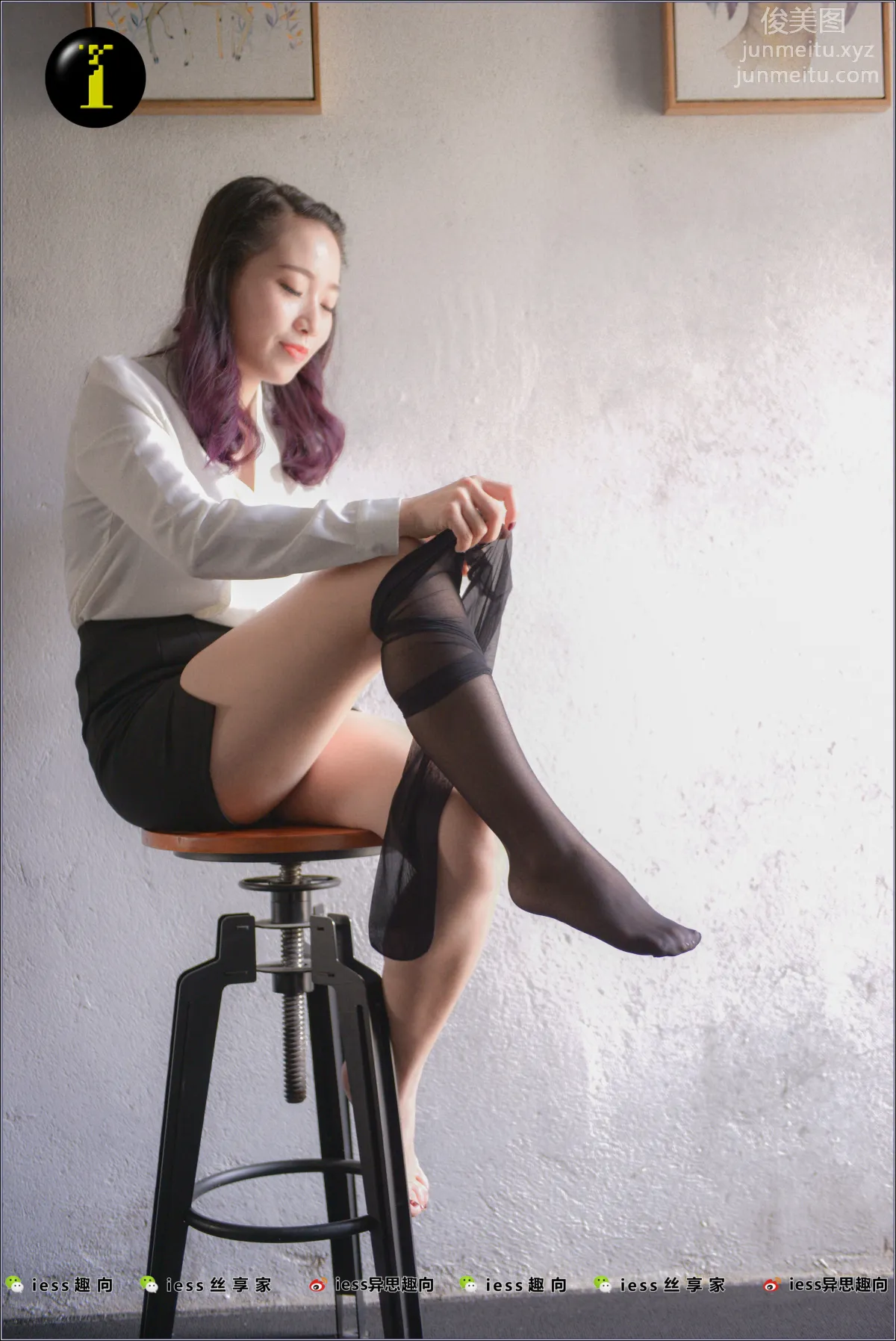 [IESS] Pu Hui Collection 008, Fan Meimei Putting On Stockings photo 2