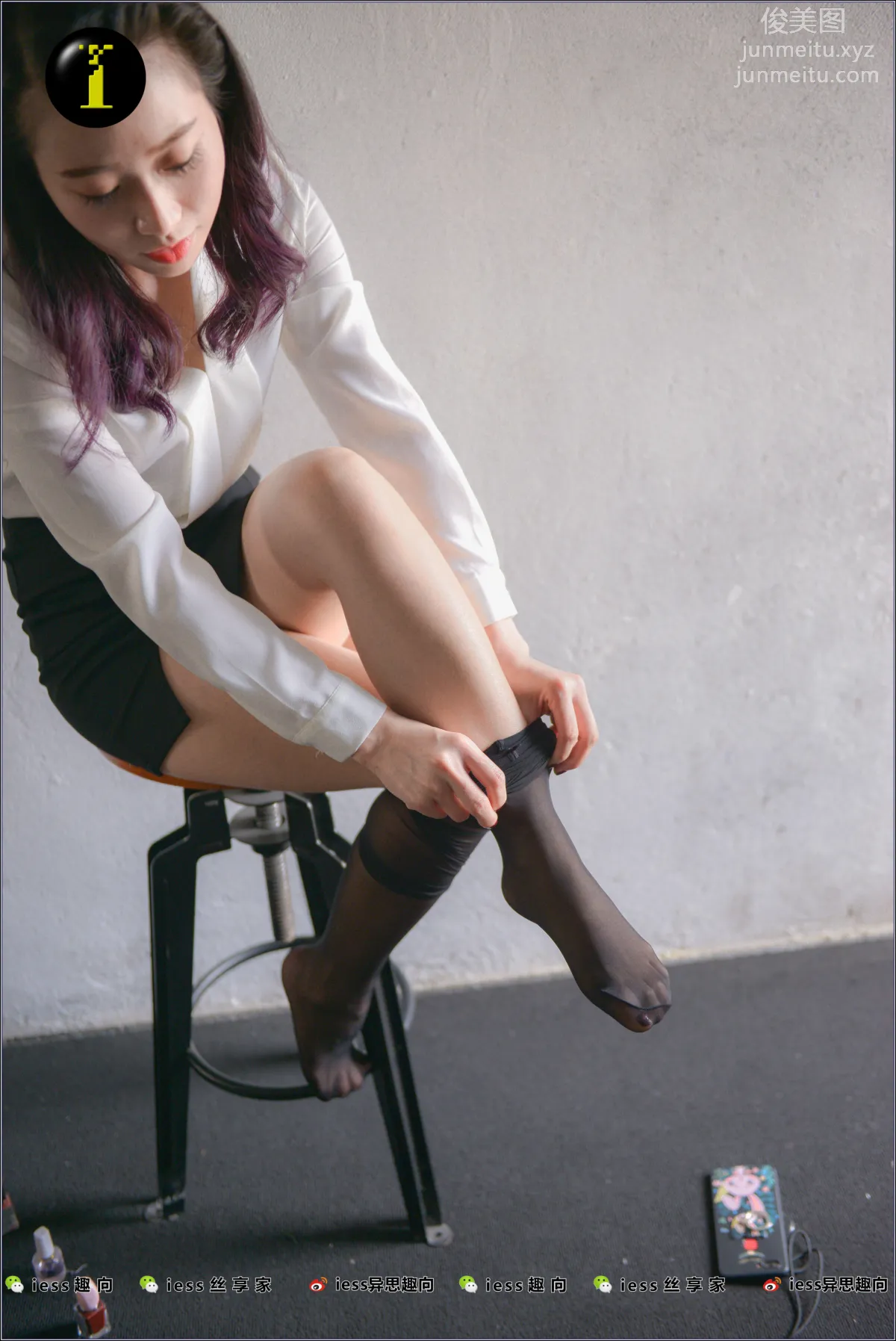 [IESS] Pu Hui Collection 008, Fan Meimei Putting On Stockings photo 8