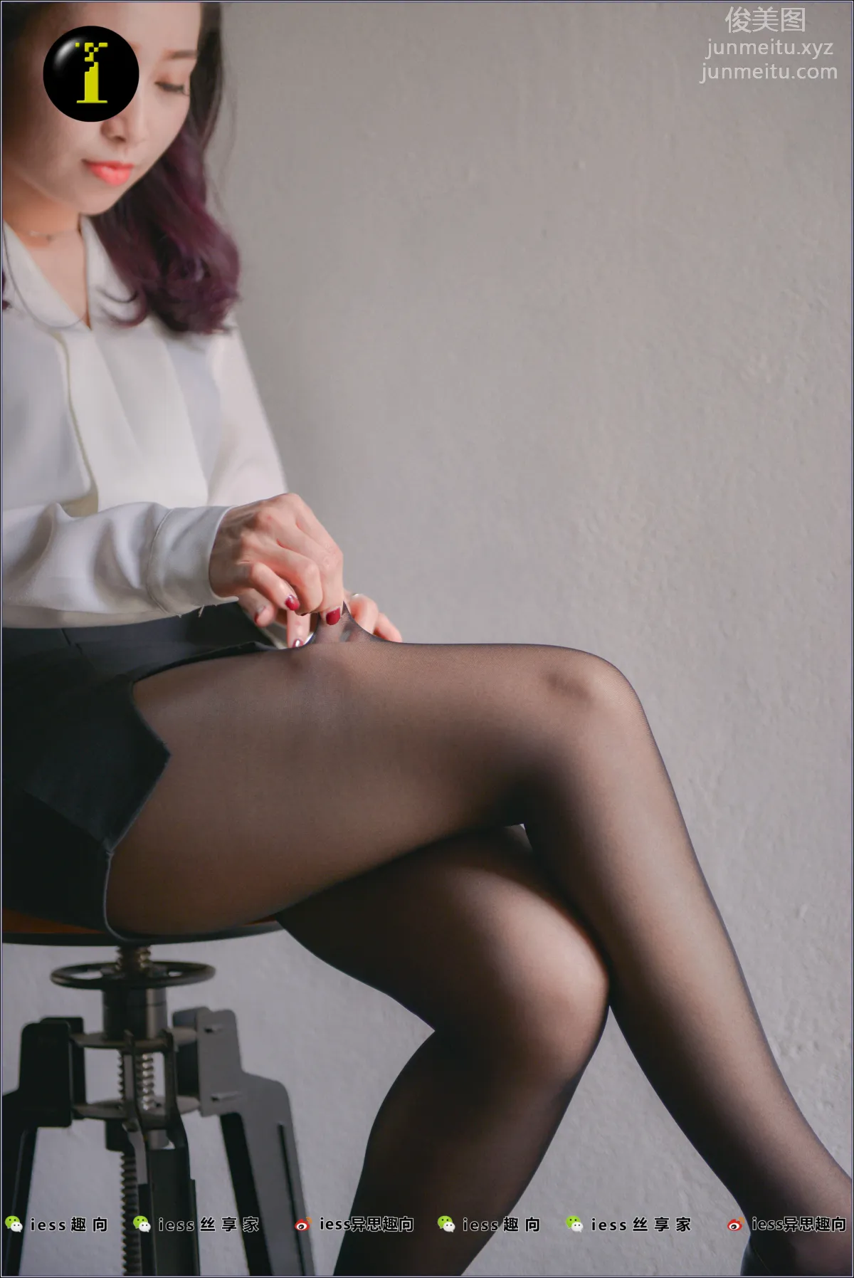 [IESS] Pu Hui Collection 008, Fan Meimei Putting On Stockings photo 33