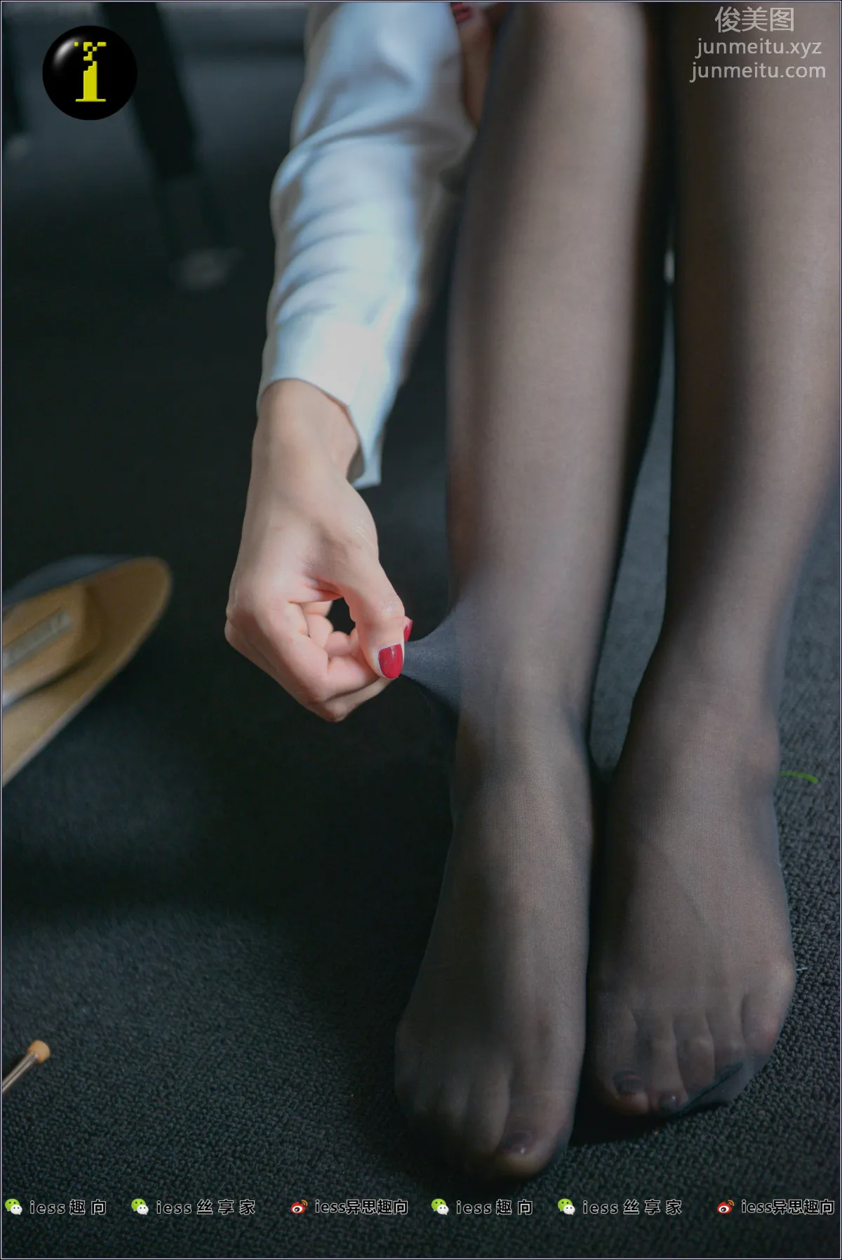 [IESS] Pu Hui Collection 008, Fan Meimei Putting On Stockings photo 59