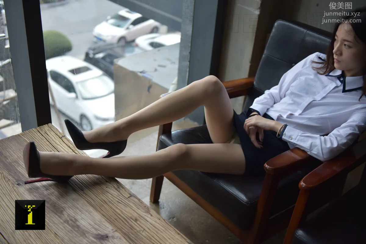 [IESS] Pu Hui Collection 107 - Xiao Liu's Professional Nude Stockings Demonstration [90P] photo 23