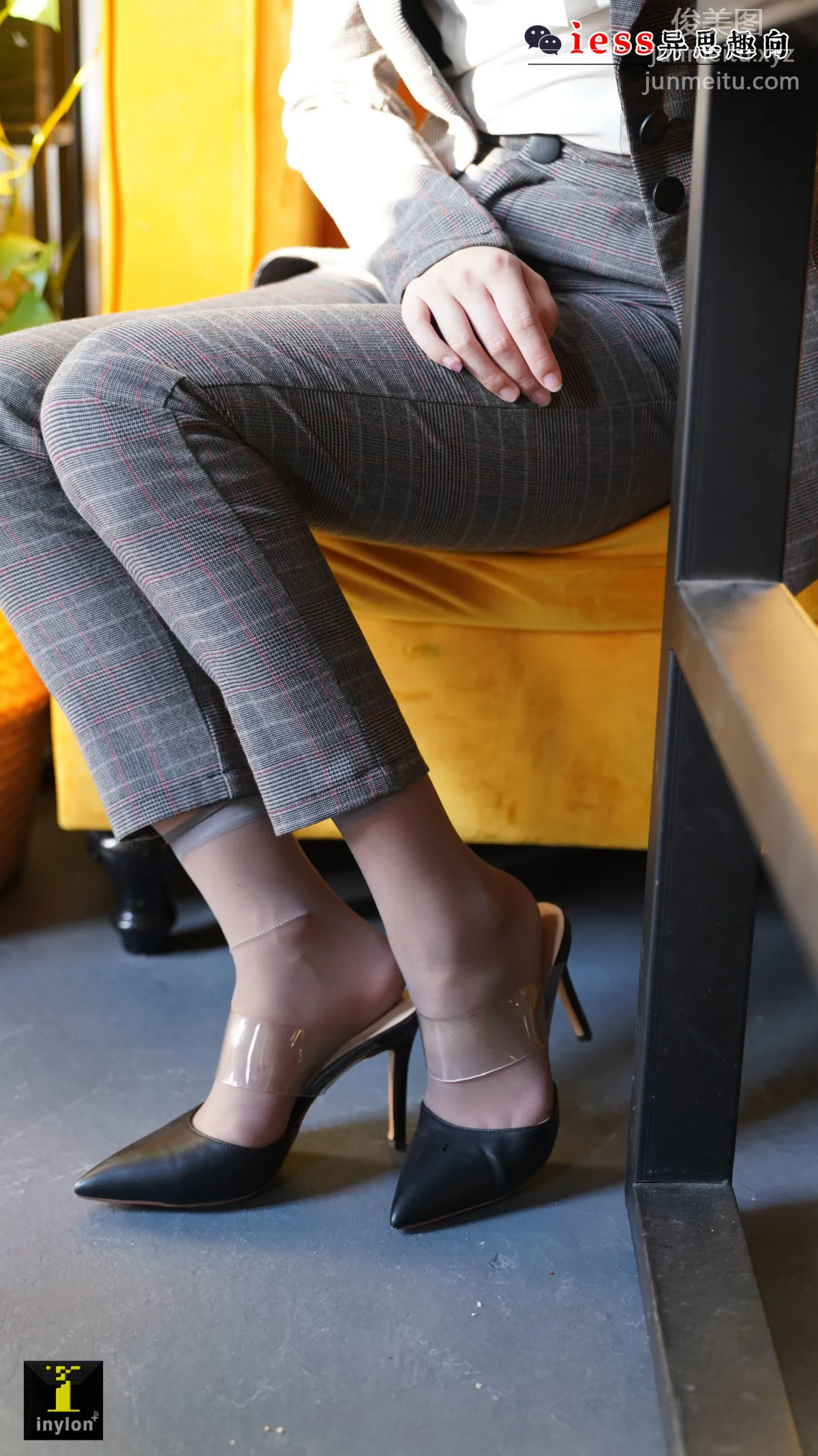 [IESS] Pu Hui Collection 132 - Ge Ge, Wonderful Short Gray Stockings Close-Up photo 9