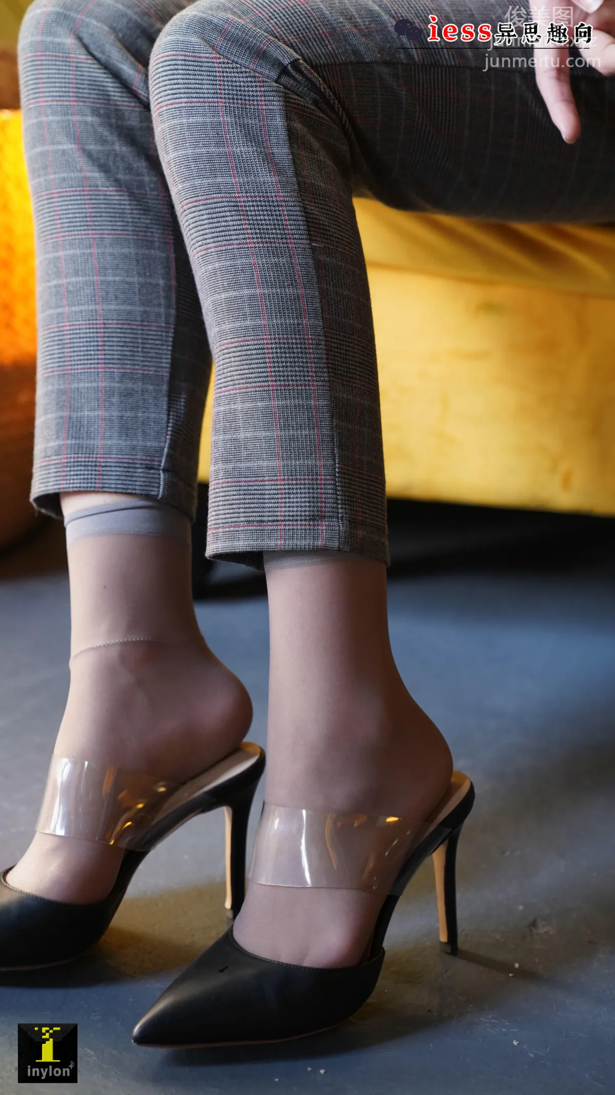 [IESS] Pu Hui Collection 132 - Ge Ge, Wonderful Short Gray Stockings Close-Up photo 15